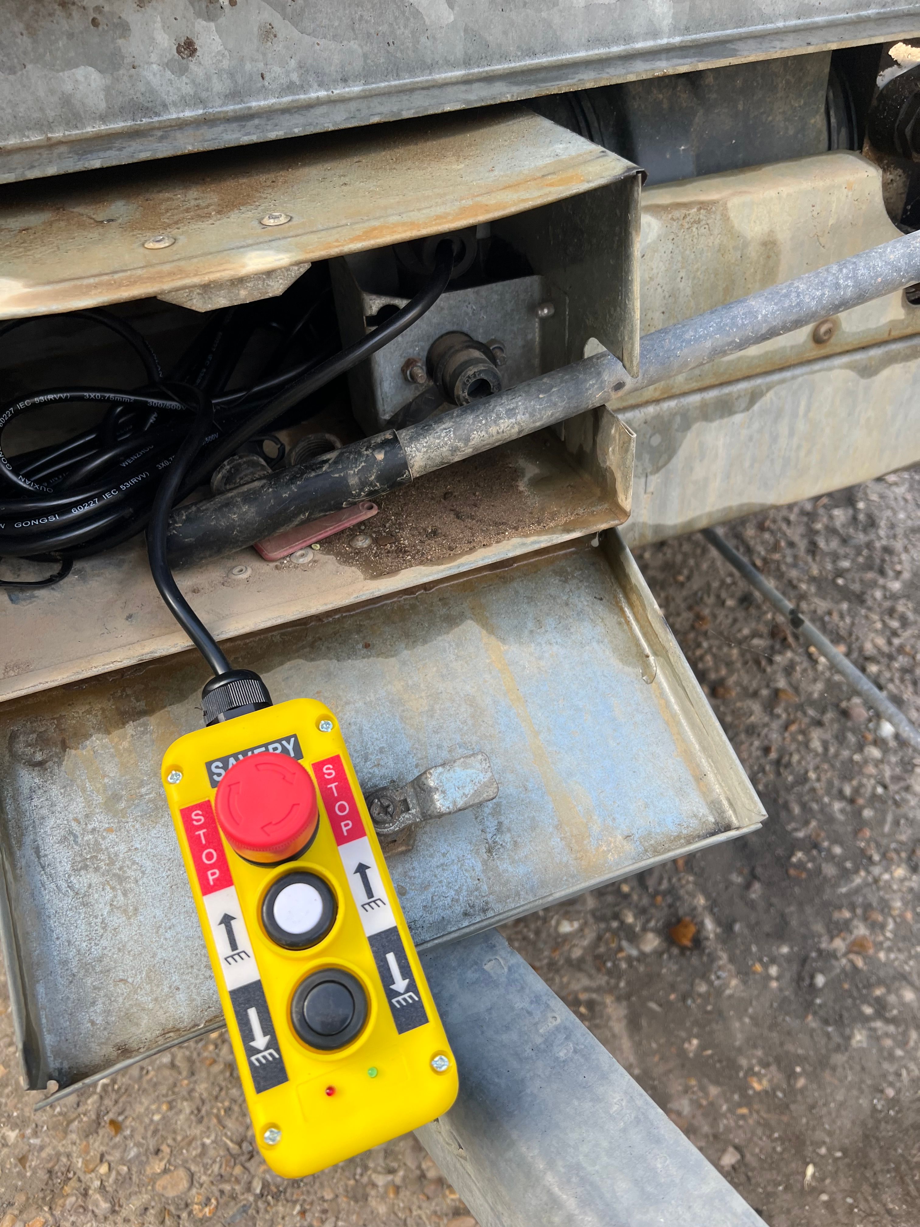 2019 - TT3017 - 10 X 5'6 - ELECTRIC TIPPER