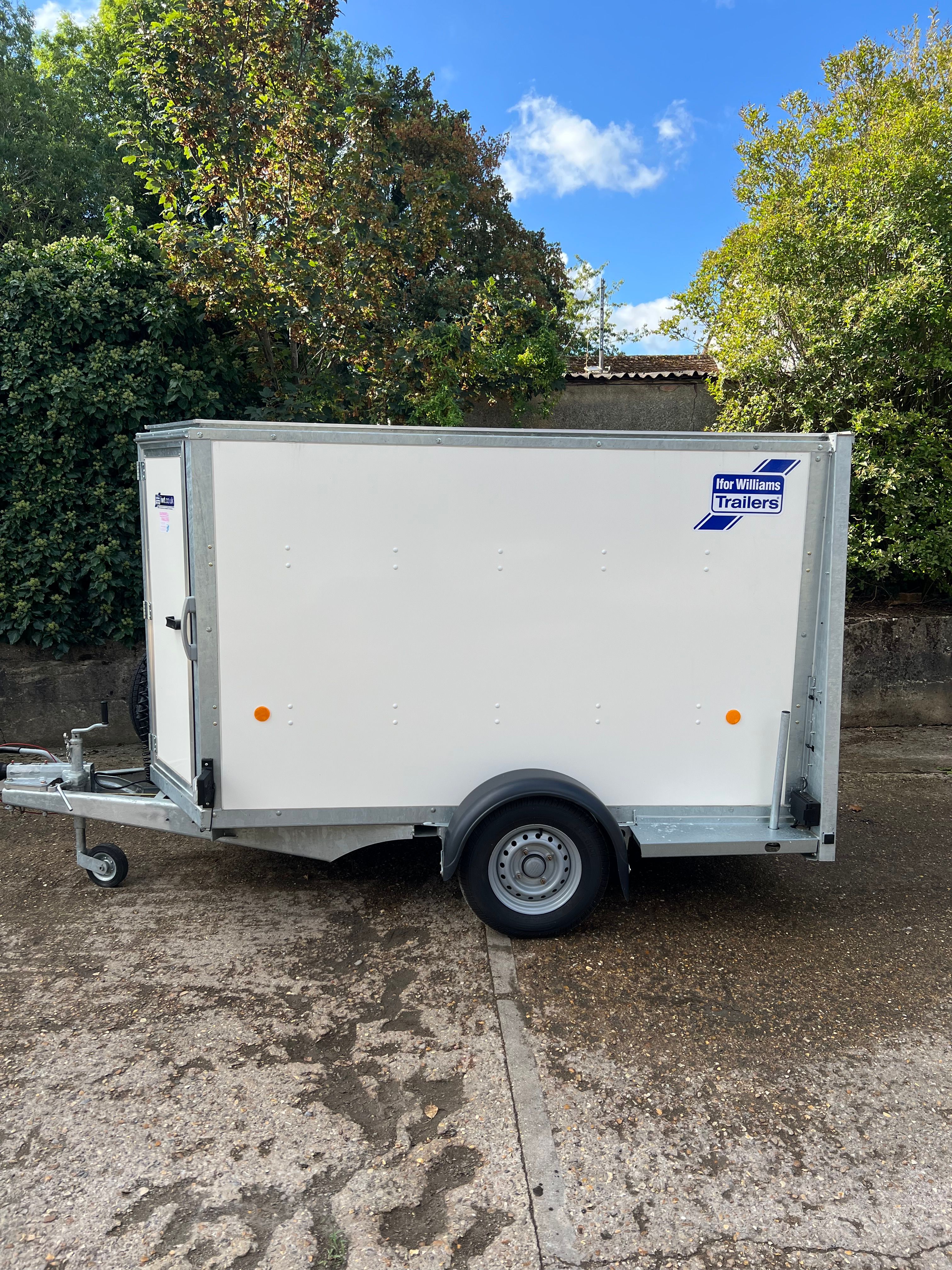 2024 - BV84 5FT HEADROOM - 8 X 4 - SINGLE AXLE - VAN DOORS - AS NEW