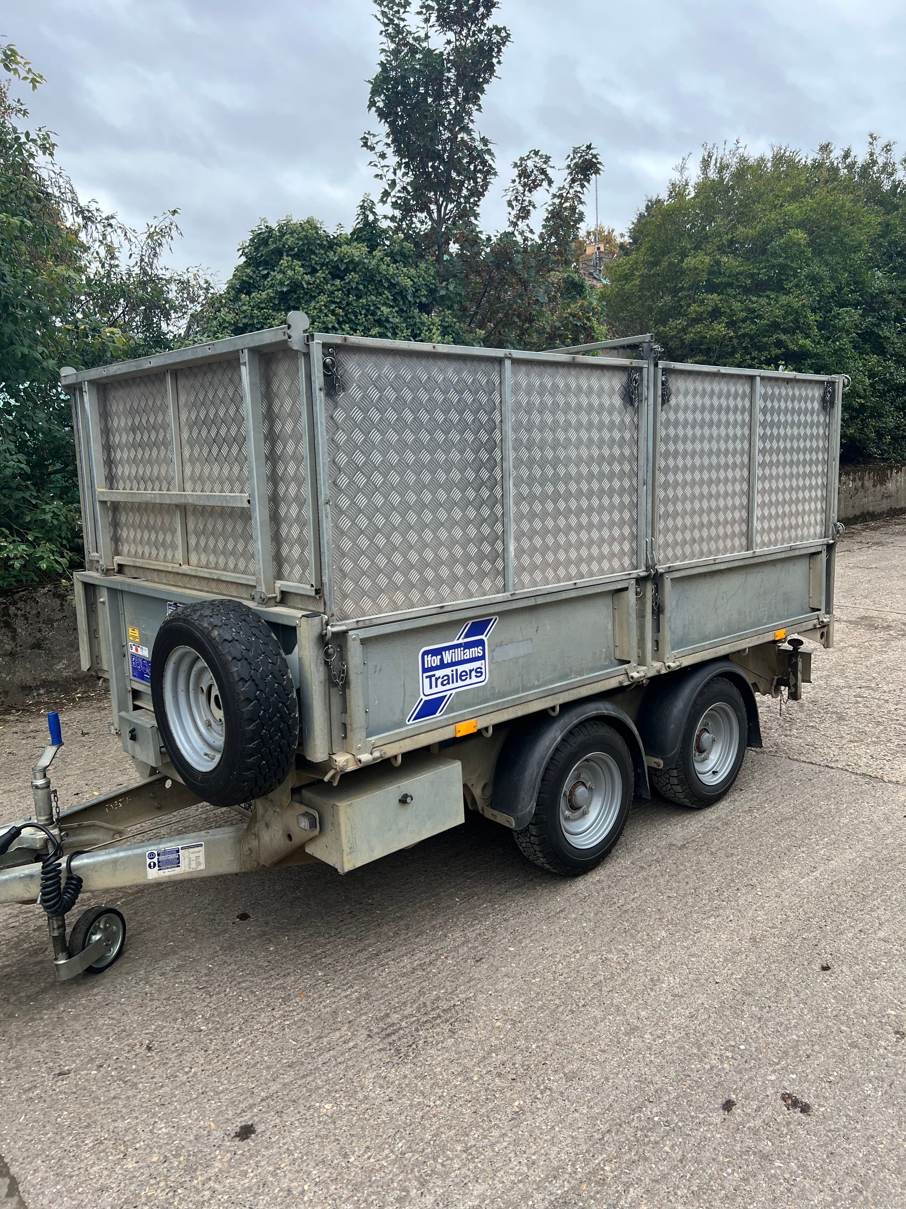 2023 - TT3017 - 10 X 5'6 ELECTRIC TIPPER