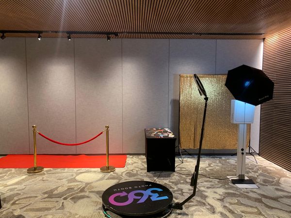 Peek-A-Booth gallery photo 1