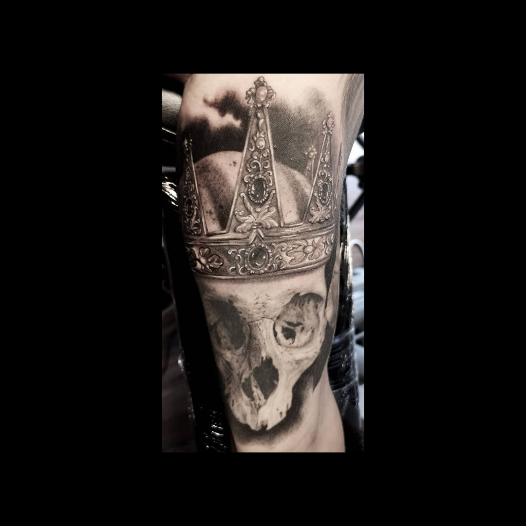 Skull with crown 