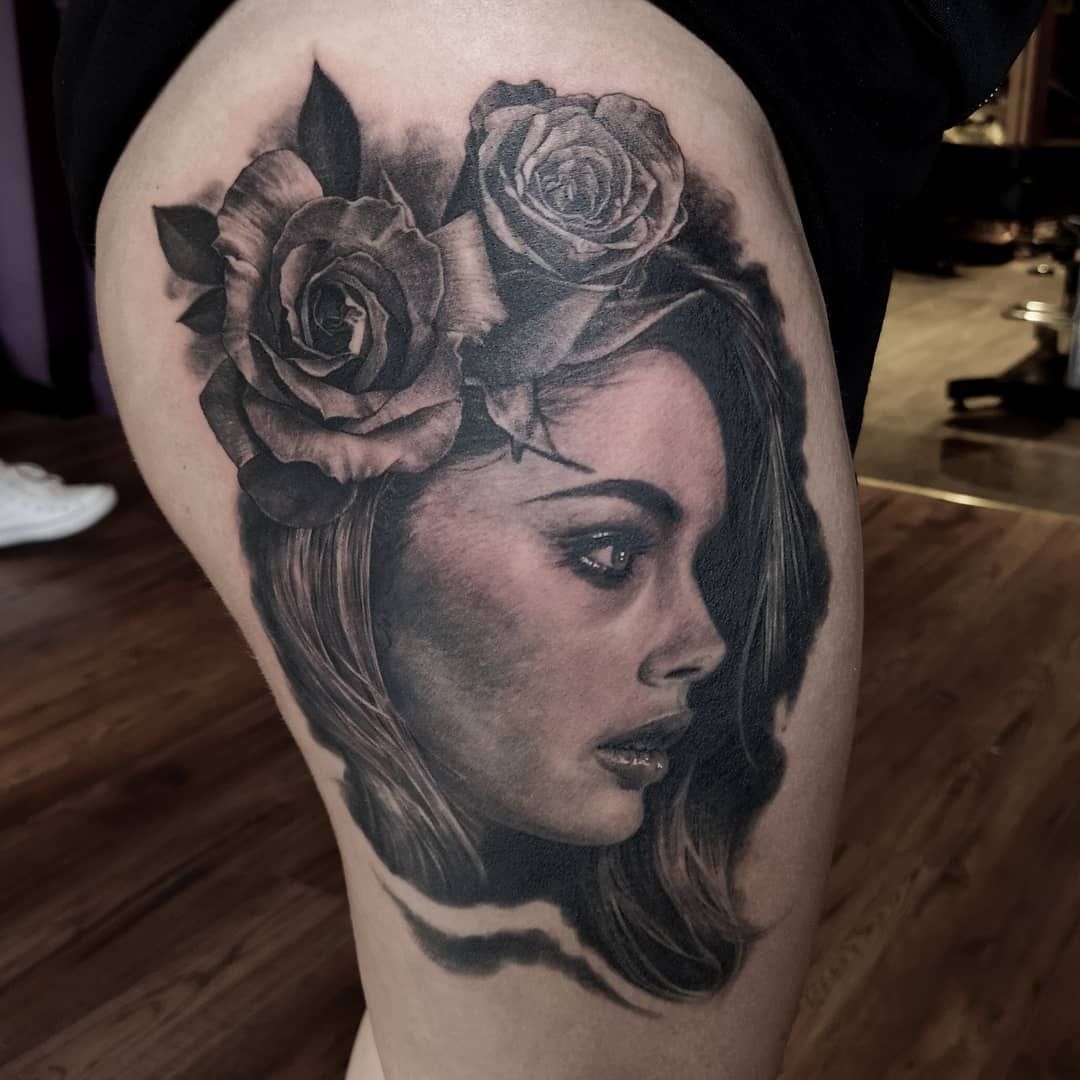 Women with roses portrait