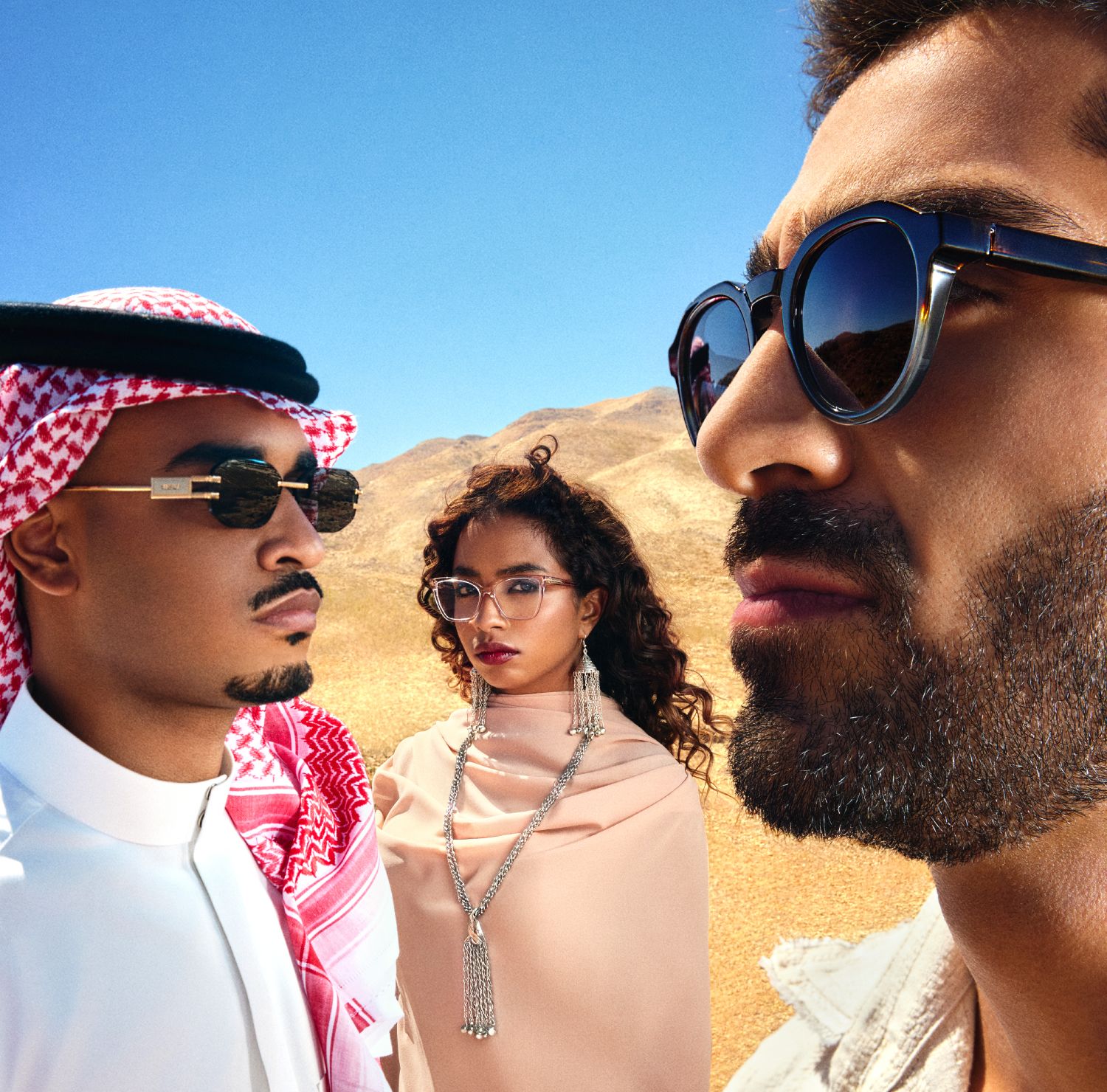 الاحتفال باليوم الوطني السعودي بأناقة: اختبروا هذه النظارات 