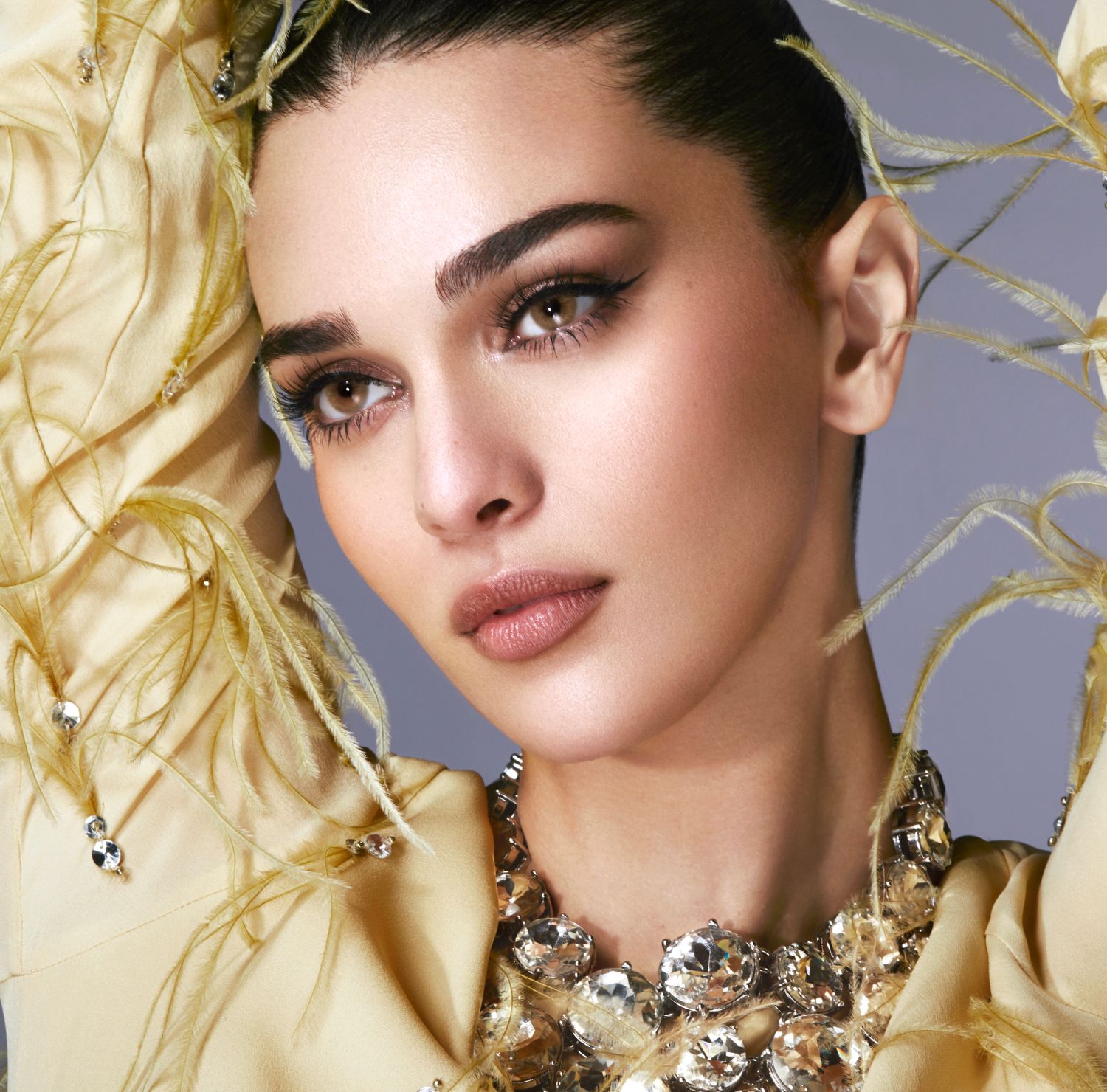 اكتشف الفرق: نظرة متعمقة على مجموعات عدسات مغربي اللاصقة