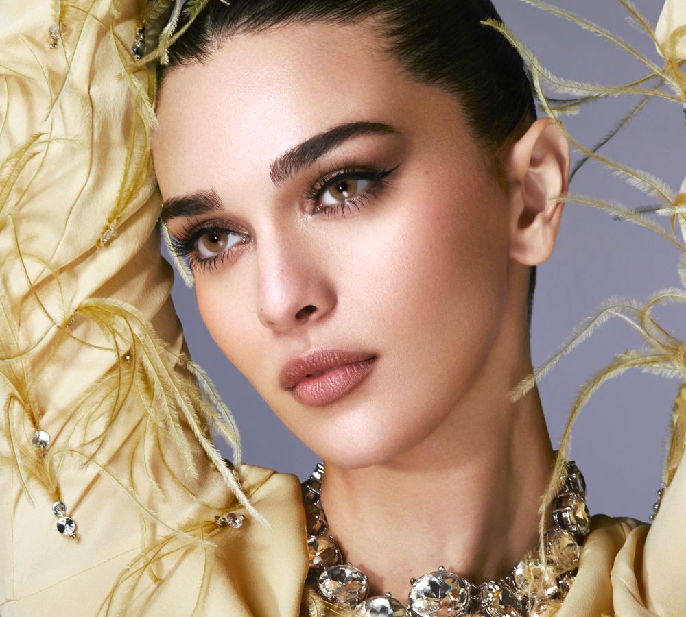 اكتشف الفرق: نظرة متعمقة على مجموعات عدسات مغربي اللاصقة