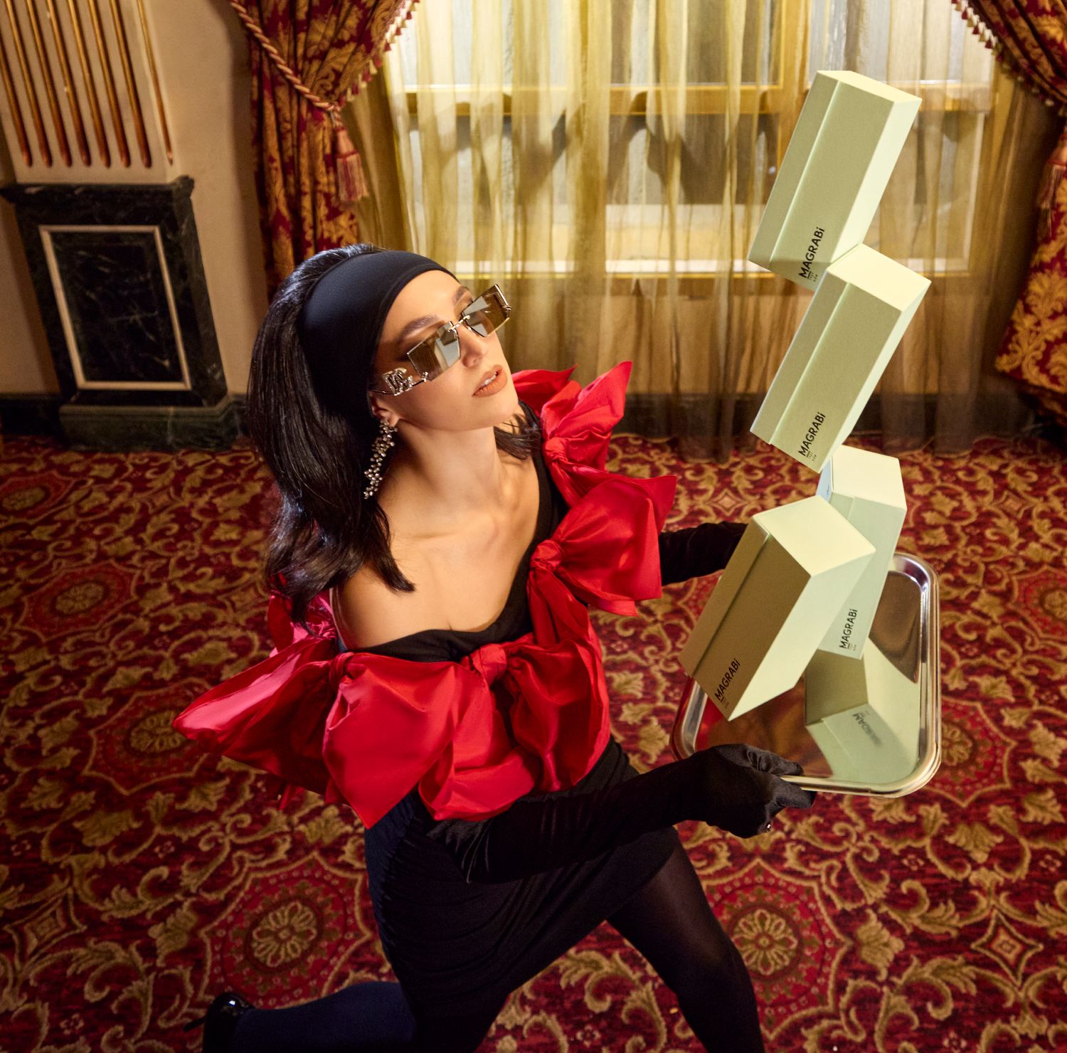 Give the Gift of Vision: Chic Eyewear Presents for the Holidays