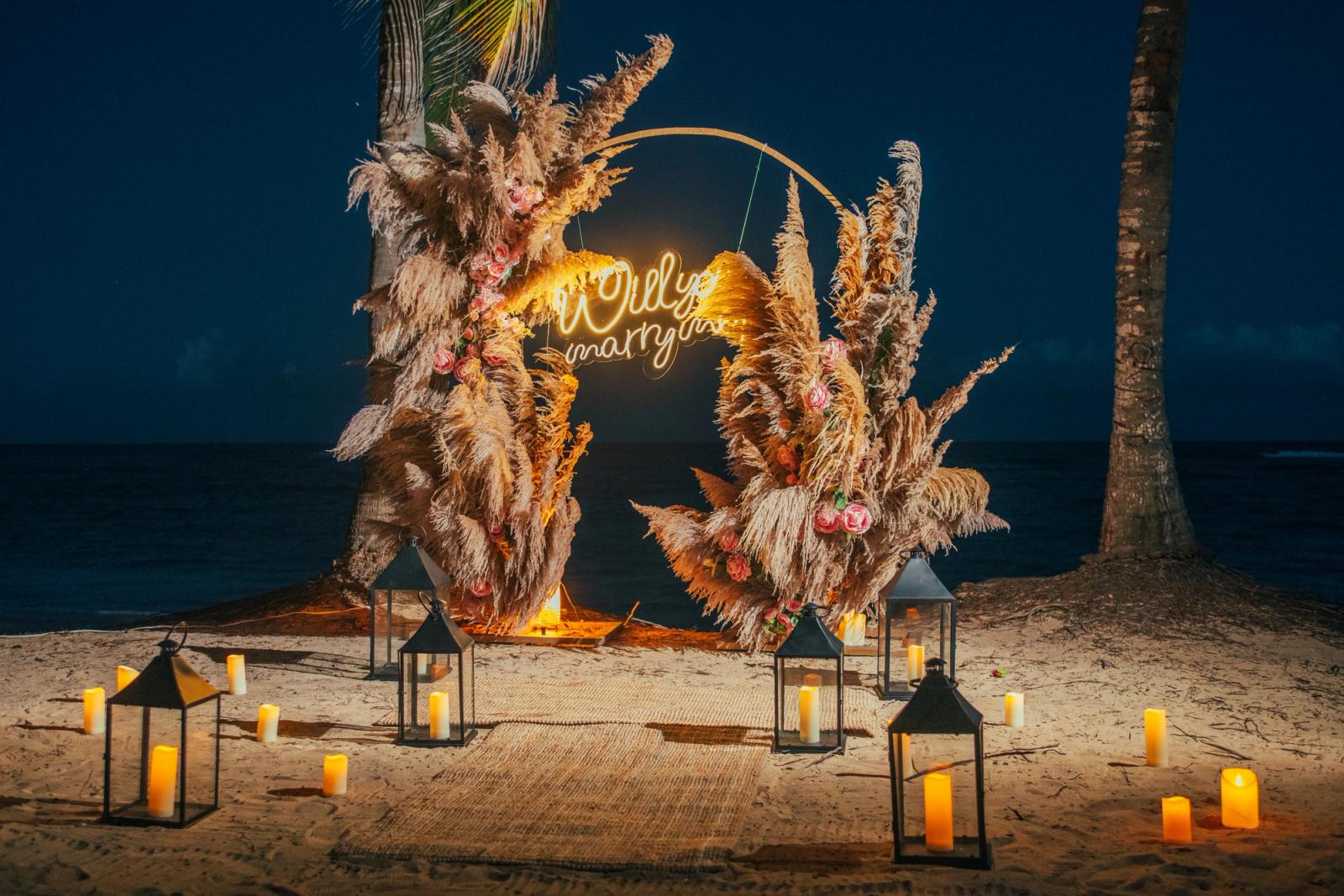 Golden Whisper: detalhe da montagem 13 em uma praia privativa de Uvero Alto, Punta Cana. Golden Whisper: detalhe da montagem 13 em uma praia privativa de Uvero Alto, Punta Cana.