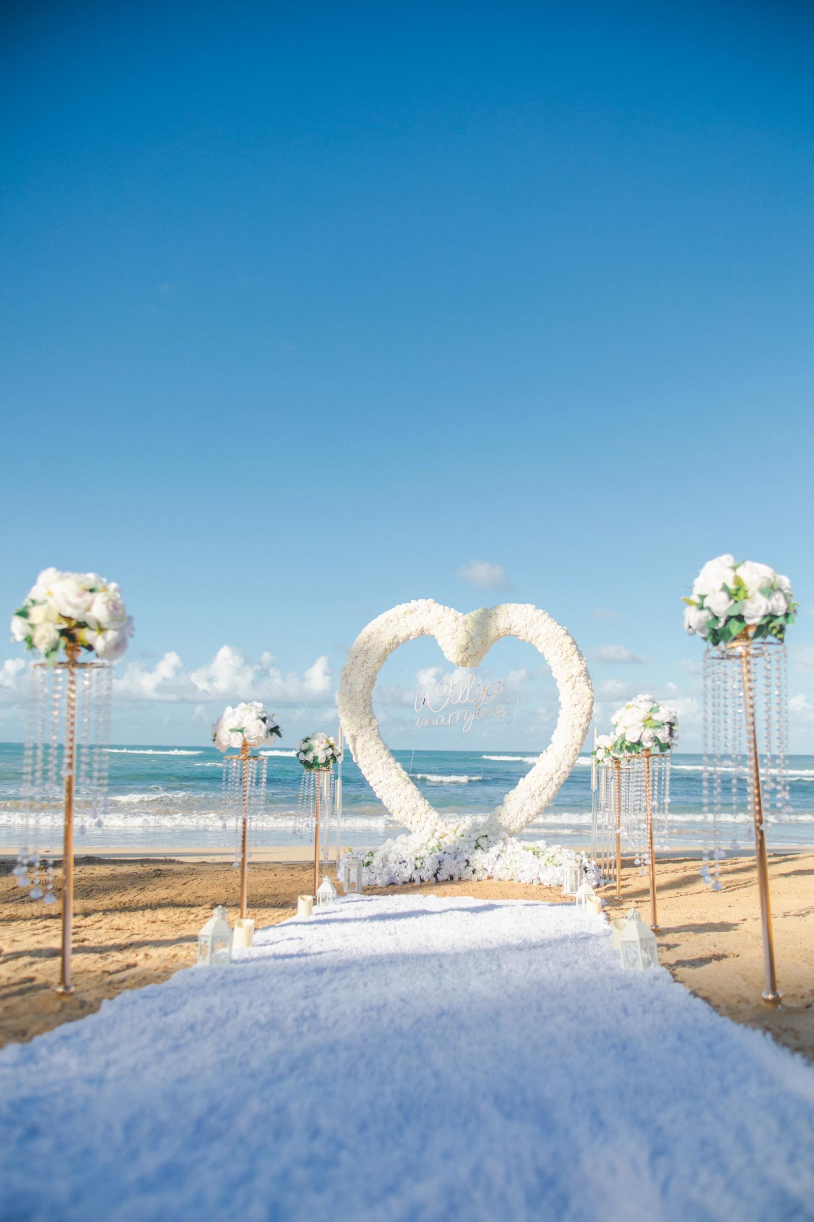 Amour by the Sea: detalhe da montagem 1 em uma praia privativa de Uvero Alto, Punta Cana. Amour by the Sea: detalhe da montagem 1 em uma praia privativa de Uvero Alto, Punta Cana.