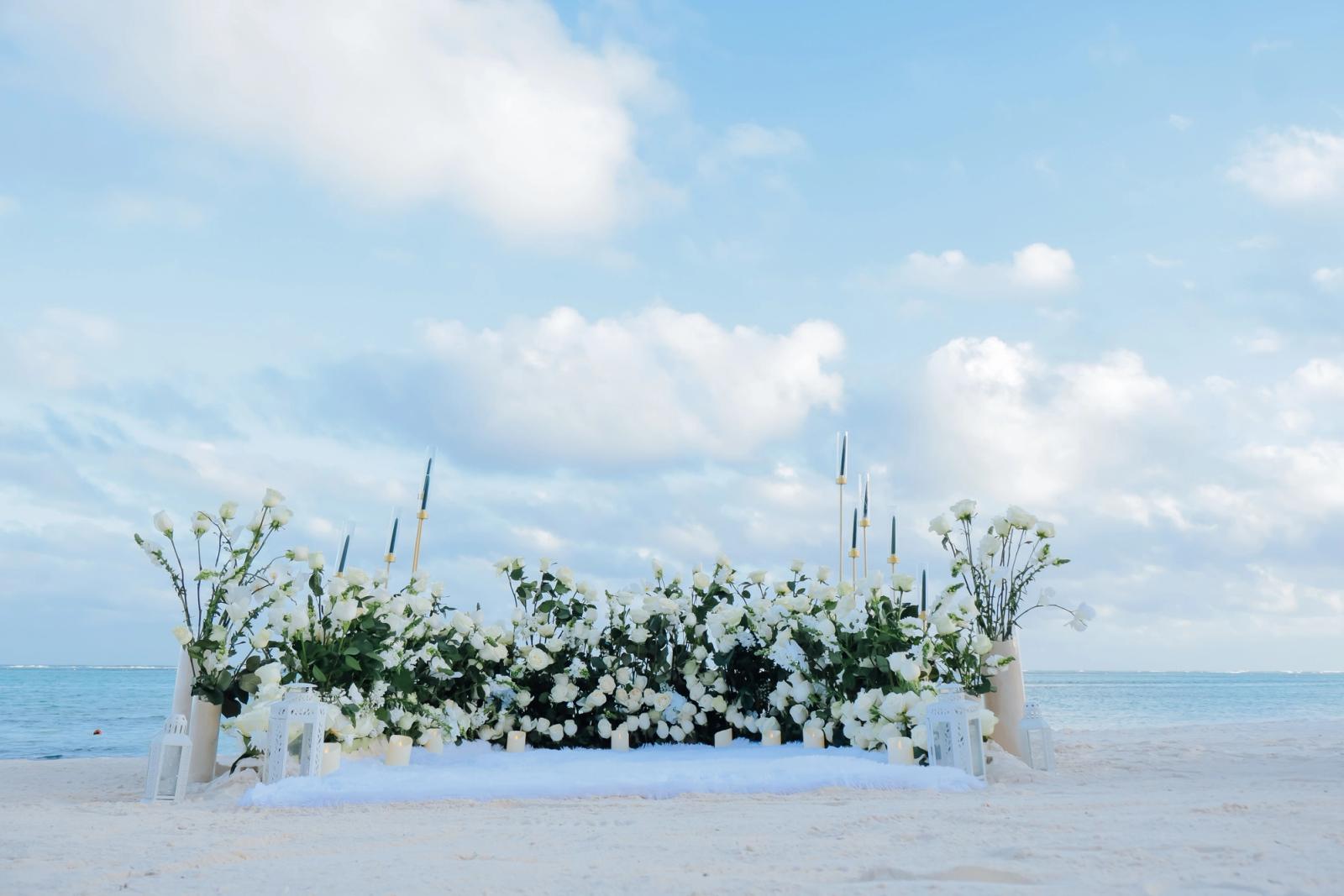 White Serenity: detalhe da montagem 11 em uma praia privativa de Uvero Alto, Punta Cana. White Serenity: detalhe da montagem 11 em uma praia privativa de Uvero Alto, Punta Cana.