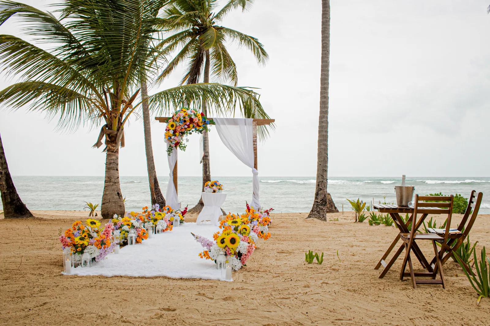 Soleil des Caraïbes, décoration d’elopement à Punta Cana par Sertuin Events