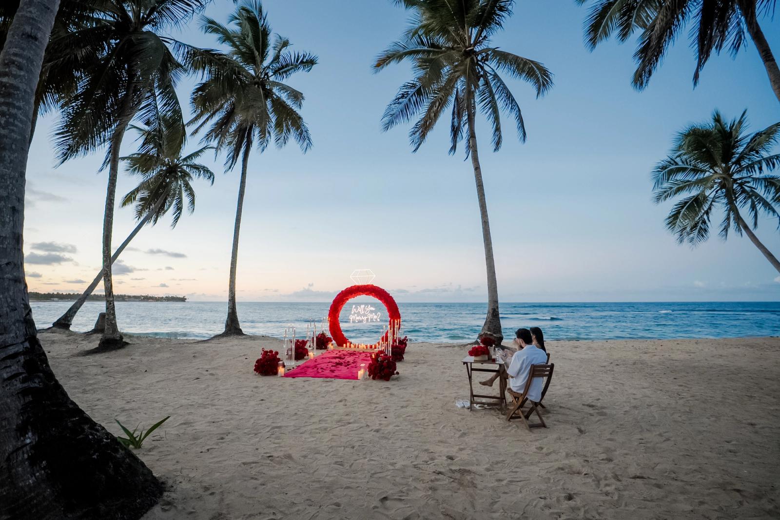 Endless Love: Red floral ring, glowing diamond and candlelit aisle by the sea. Endless Love: Red floral ring, glowing diamond and candlelit aisle by the sea.