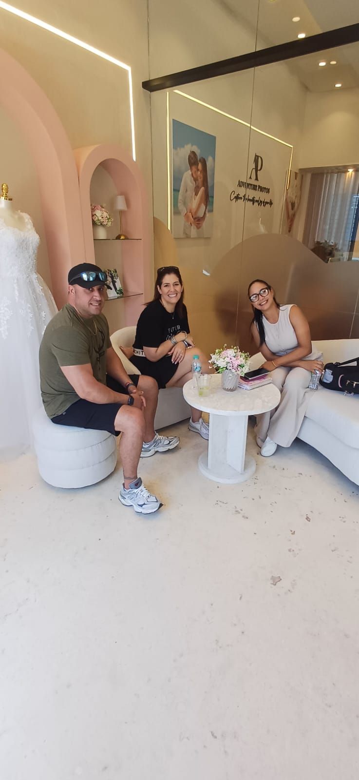 Grecia Mejía meeting with a couple at a Punta Cana bridal boutique