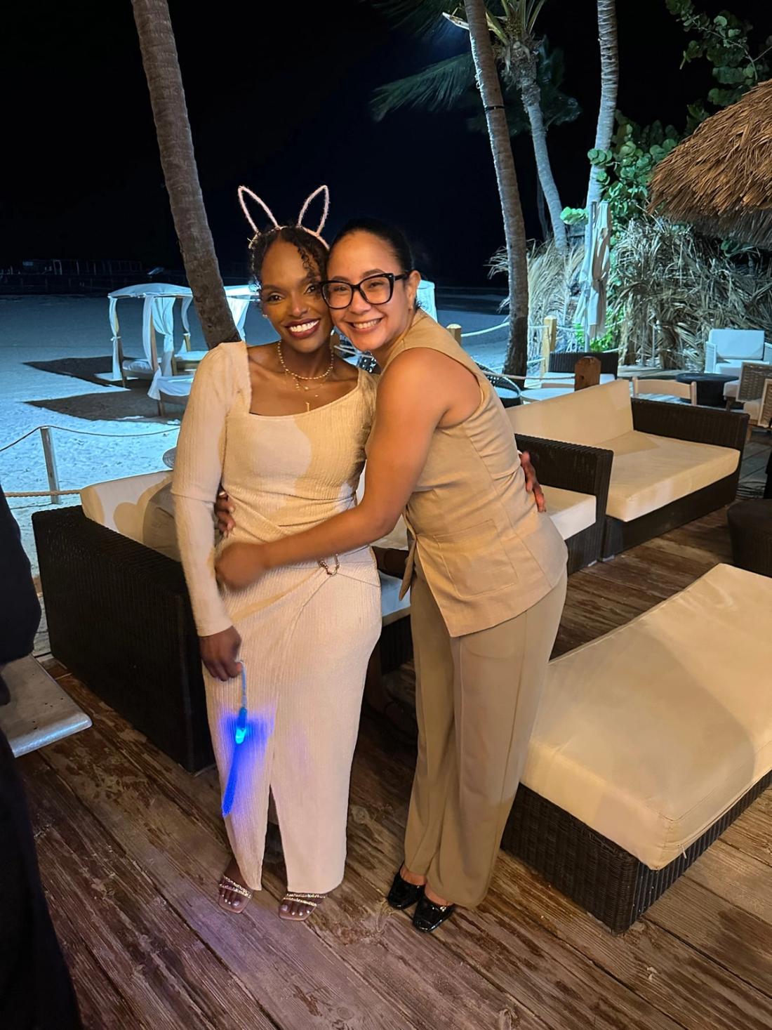 Wedding planner Grecia Mejía with a bride during wedding preparations in Punta Cana