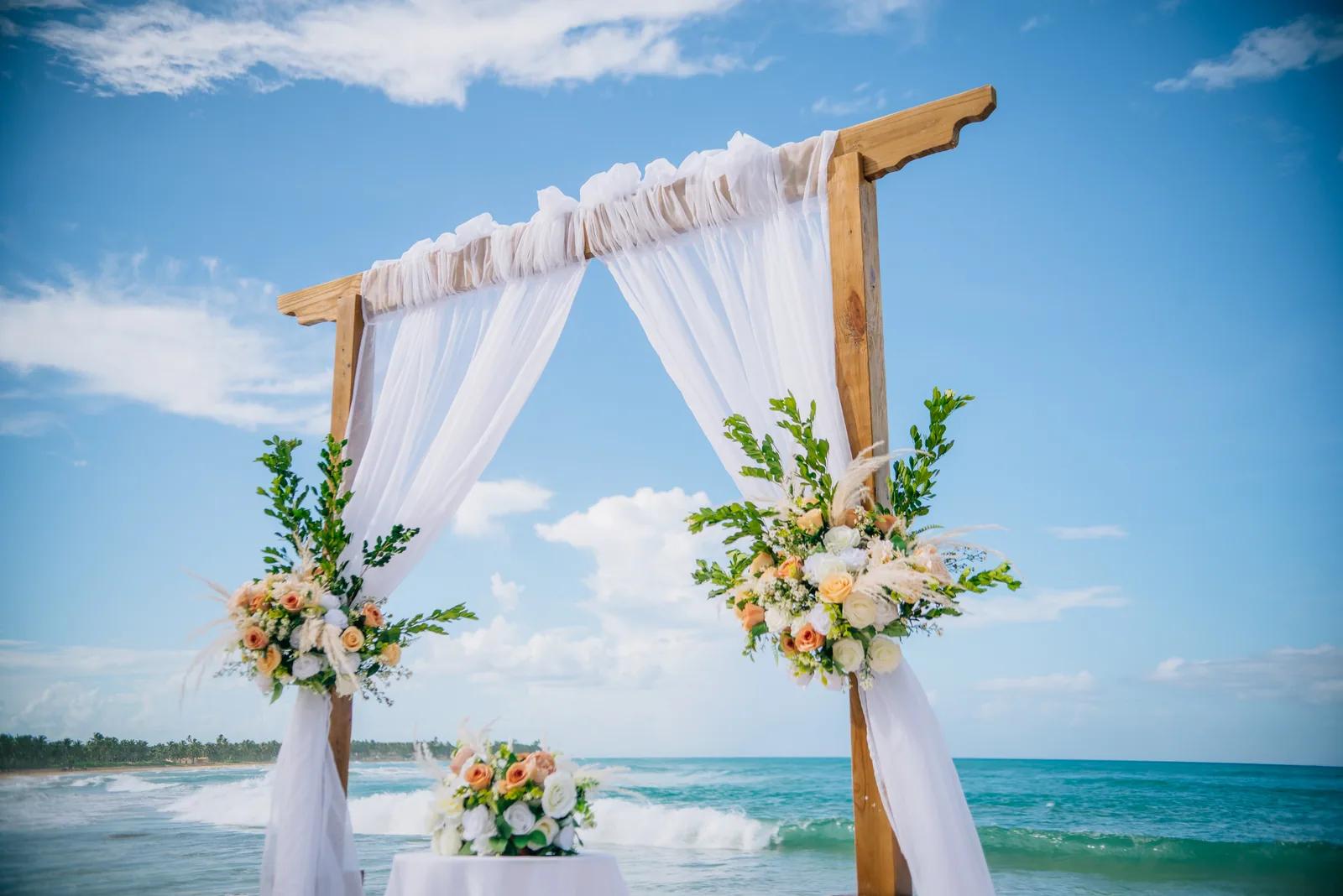Horizon Poudré, décoration d’elopement à Punta Cana par Sertuin Events