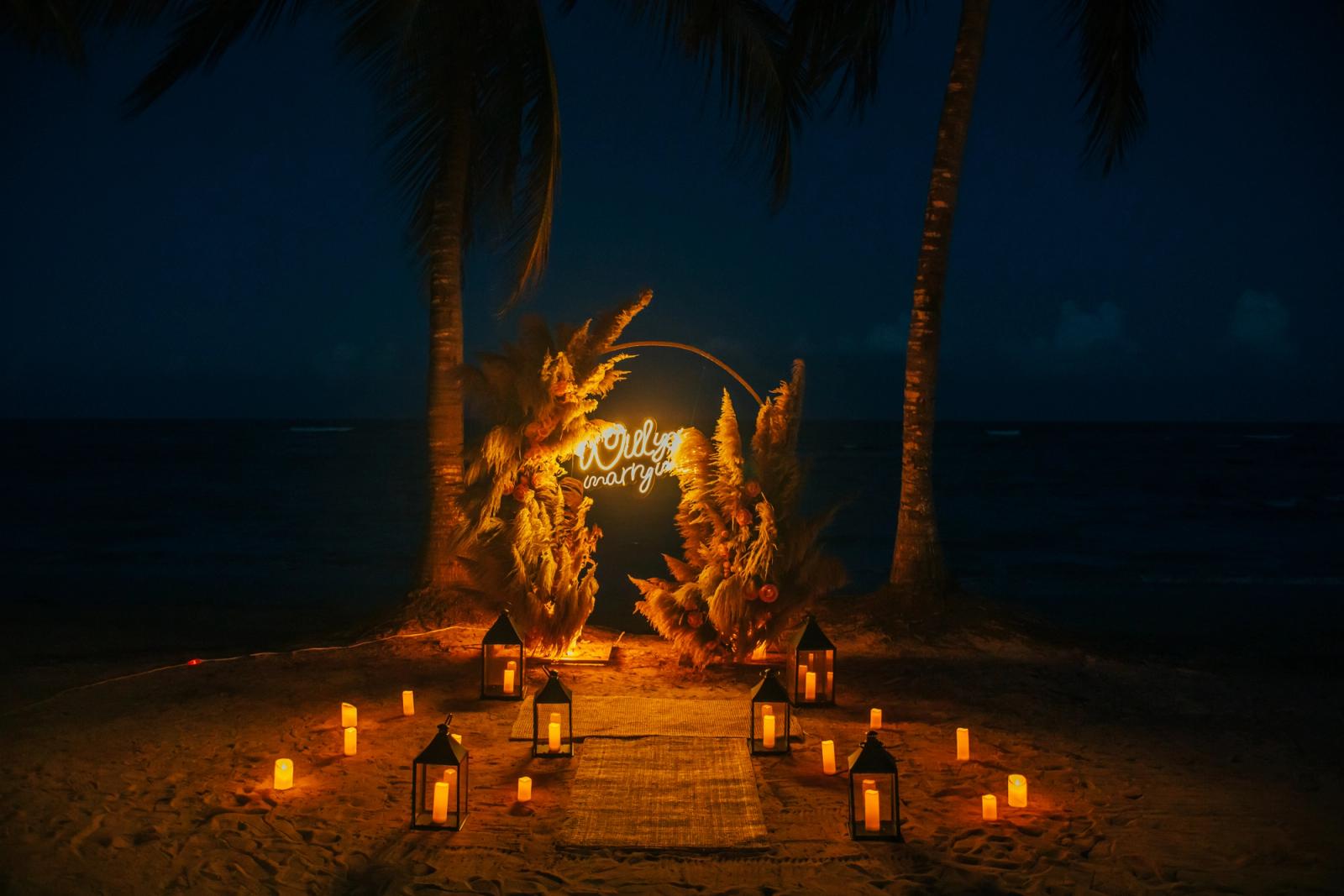 Golden Whisper: detalhe da montagem 4 em uma praia privativa de Uvero Alto, Punta Cana. Golden Whisper: detalhe da montagem 4 em uma praia privativa de Uvero Alto, Punta Cana.