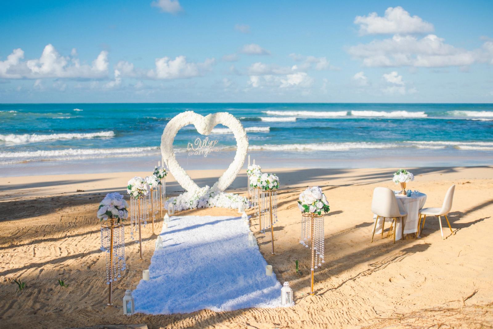 Amour by the Sea: detalhe da montagem 5 em uma praia privativa de Uvero Alto, Punta Cana. Amour by the Sea: detalhe da montagem 5 em uma praia privativa de Uvero Alto, Punta Cana.