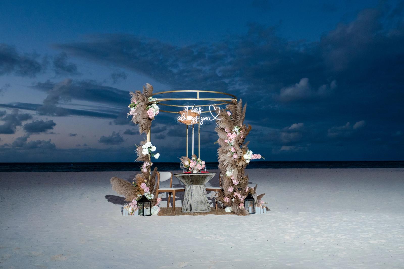 Cozy Love : détail de l’installation 14 sur une plage privée d’Uvero Alto, Punta Cana.