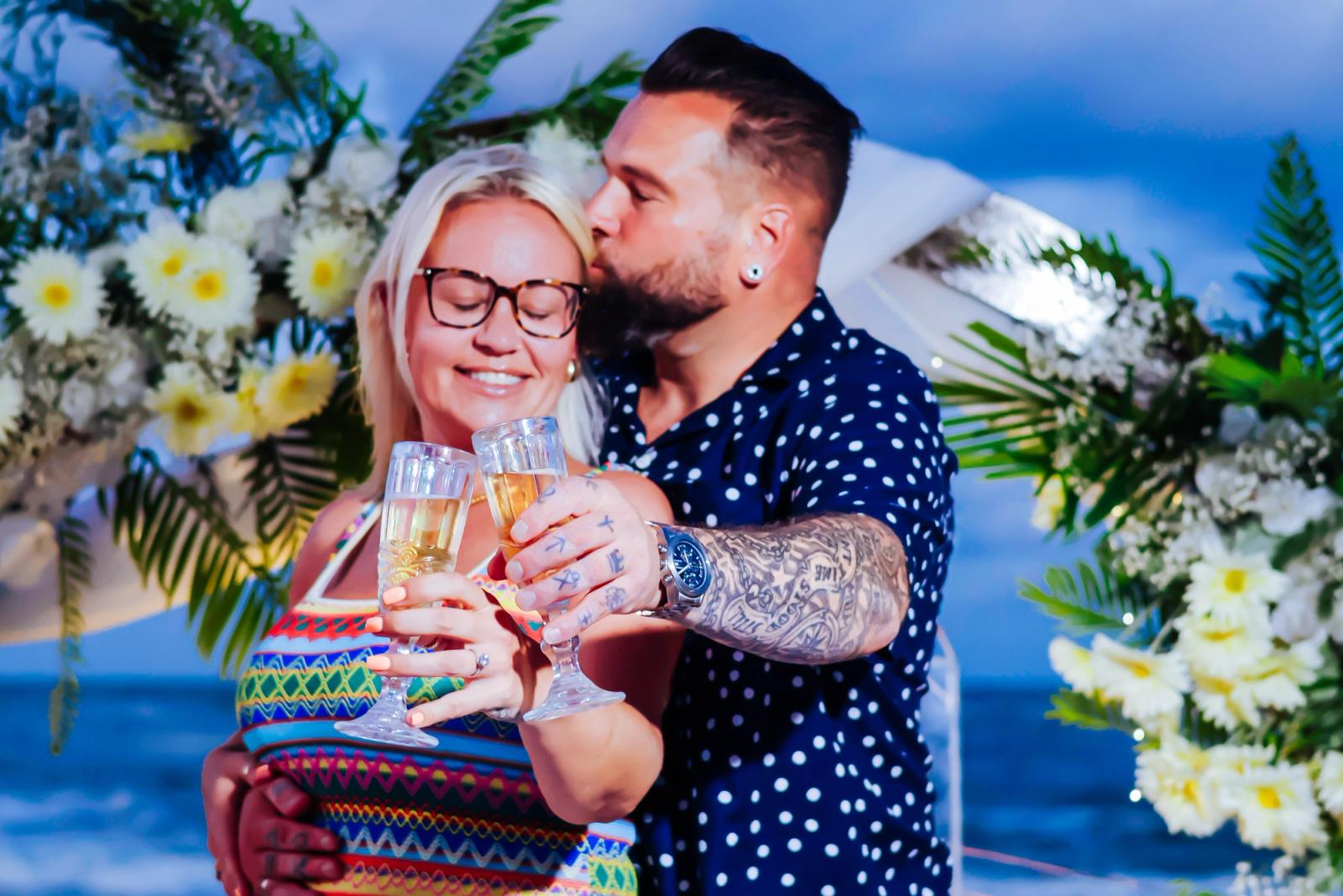 Infinity Love: detalhe da montagem 9 em uma praia privativa de Uvero Alto, Punta Cana. Infinity Love: detalhe da montagem 9 em uma praia privativa de Uvero Alto, Punta Cana.