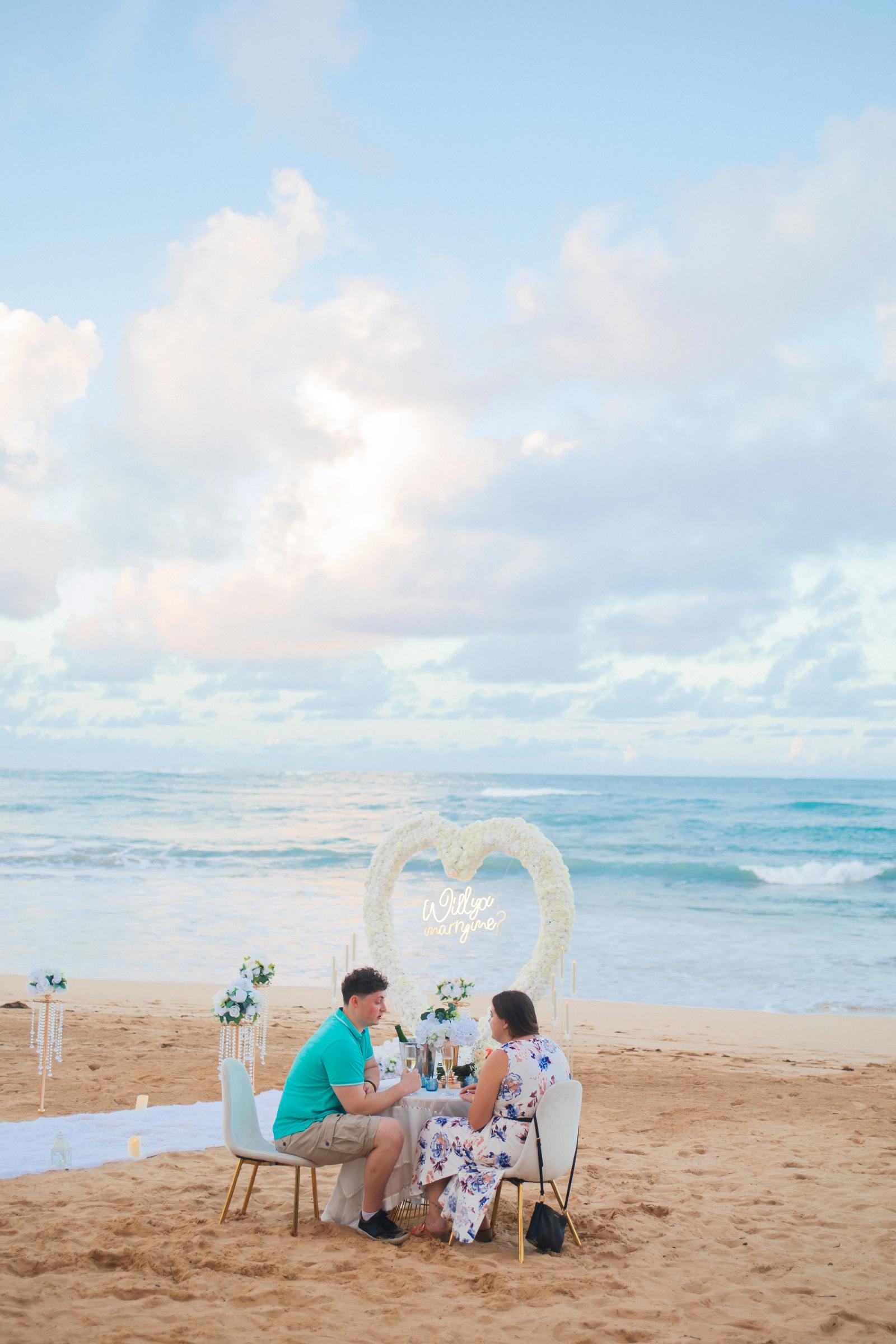 Amour by the Sea: detalhe da montagem 6 em uma praia privativa de Uvero Alto, Punta Cana. Amour by the Sea: detalhe da montagem 6 em uma praia privativa de Uvero Alto, Punta Cana.