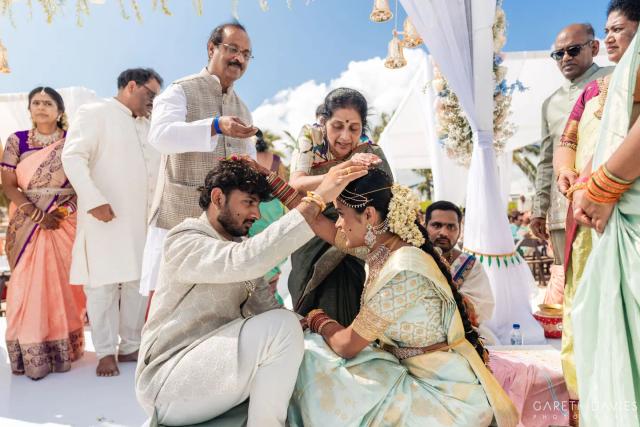 Wedding ceremony surrounded by family — Punta Cana