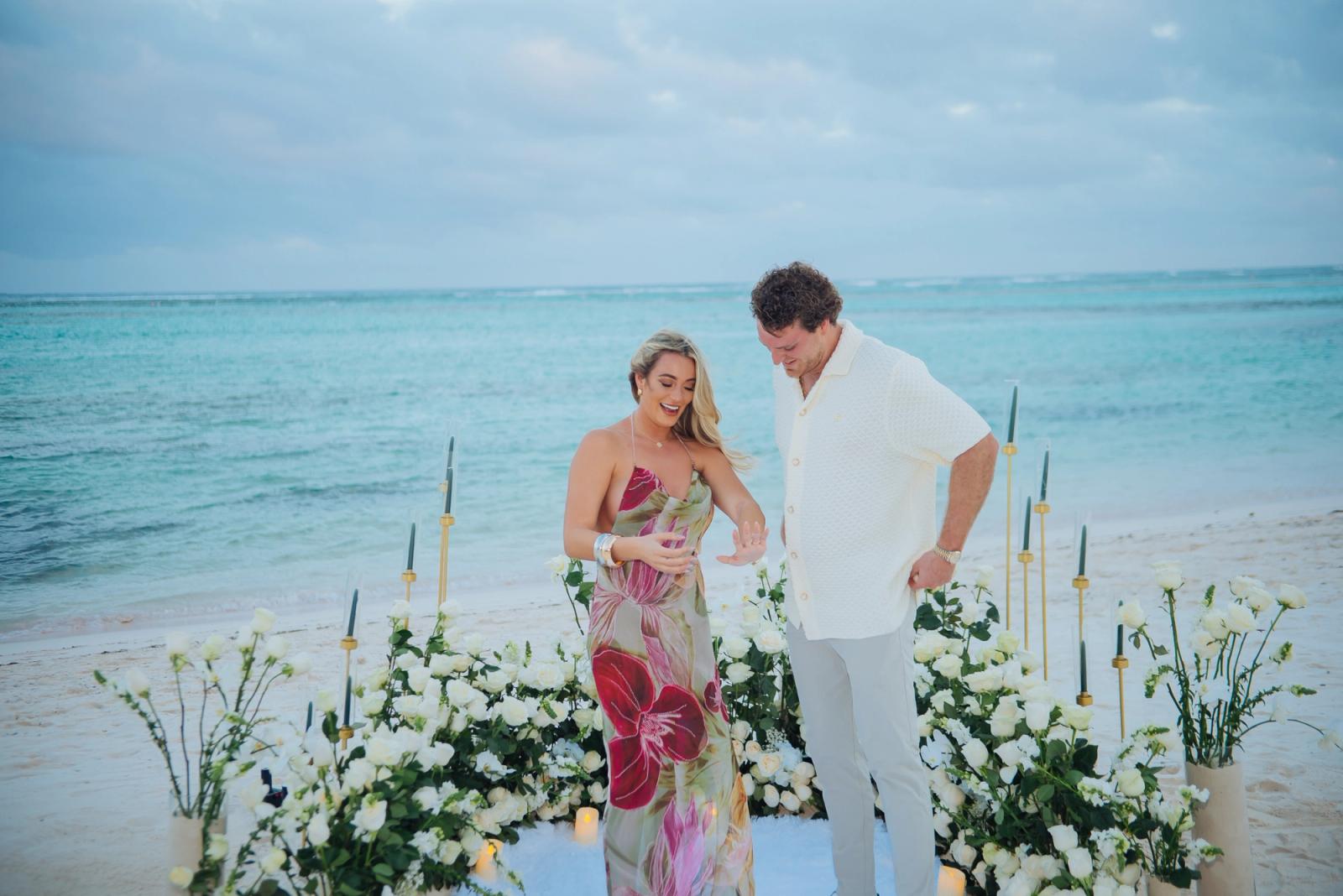 White Serenity: detalhe da montagem 16 em uma praia privativa de Uvero Alto, Punta Cana. White Serenity: detalhe da montagem 16 em uma praia privativa de Uvero Alto, Punta Cana.
