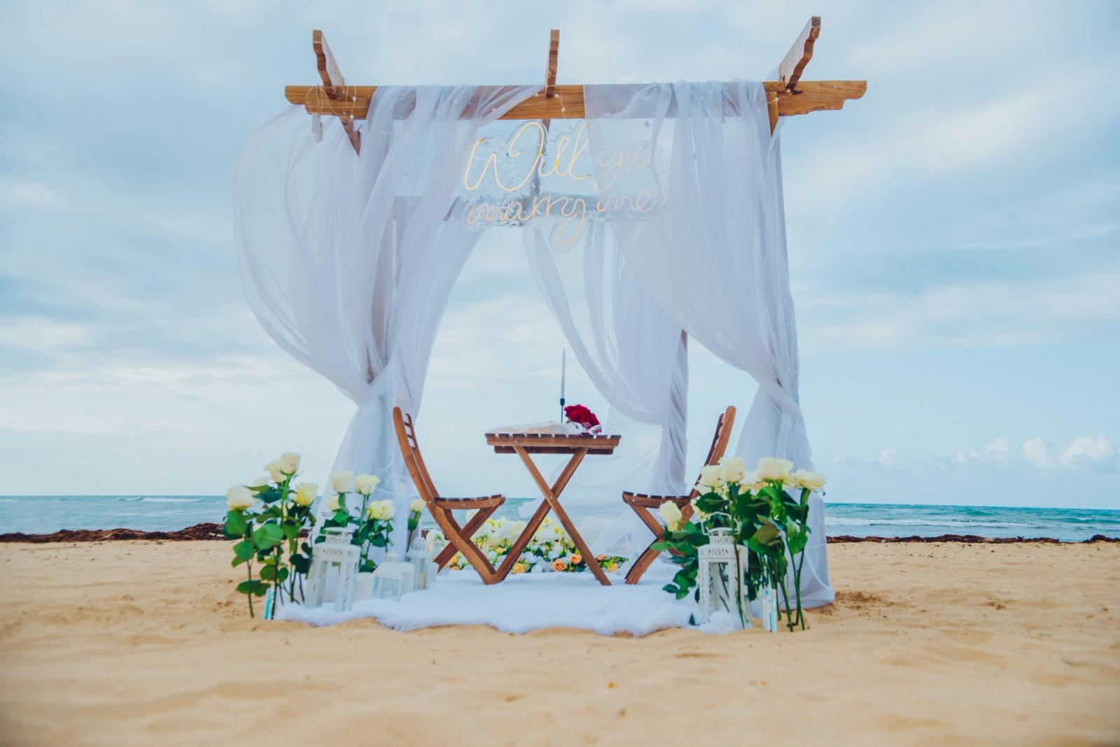 Una propuesta con estilo bohemio, linternas y detalles florales: detalle del montaje 14, Uvero Alto, Punta Cana. Una propuesta con estilo bohemio, linternas y detalles florales: detalle del montaje 14, Uvero Alto, Punta Cana.
