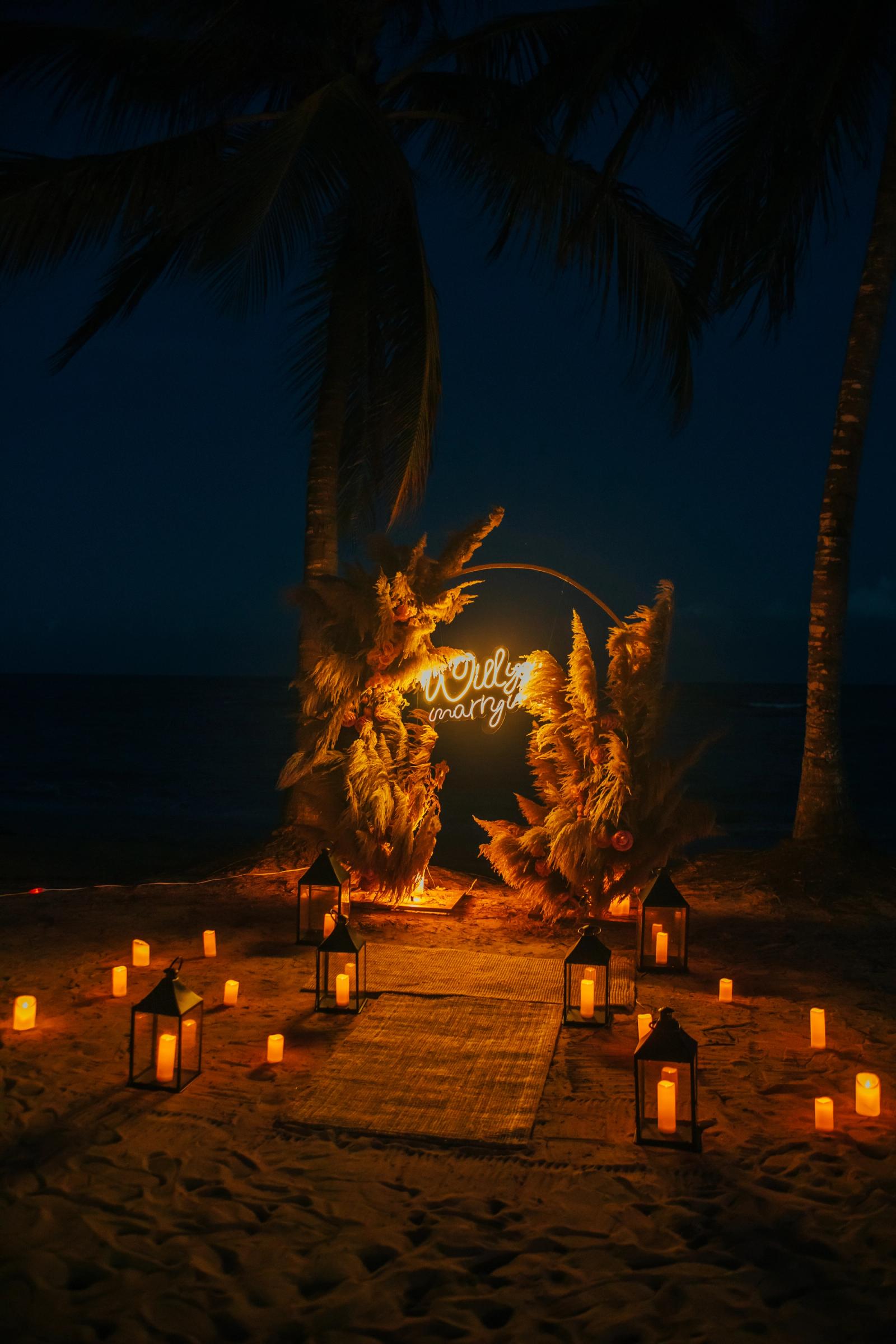 Golden Whisper: detalhe da montagem 10 em uma praia privativa de Uvero Alto, Punta Cana. Golden Whisper: detalhe da montagem 10 em uma praia privativa de Uvero Alto, Punta Cana.