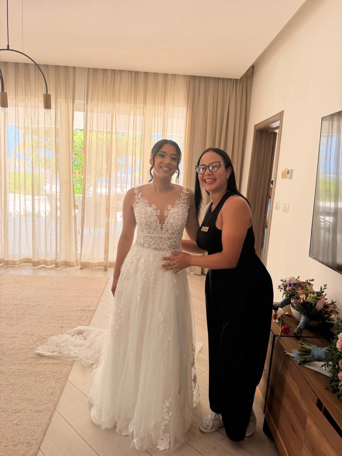 Grecia Mejía supporting a bride before her Punta Cana wedding ceremony