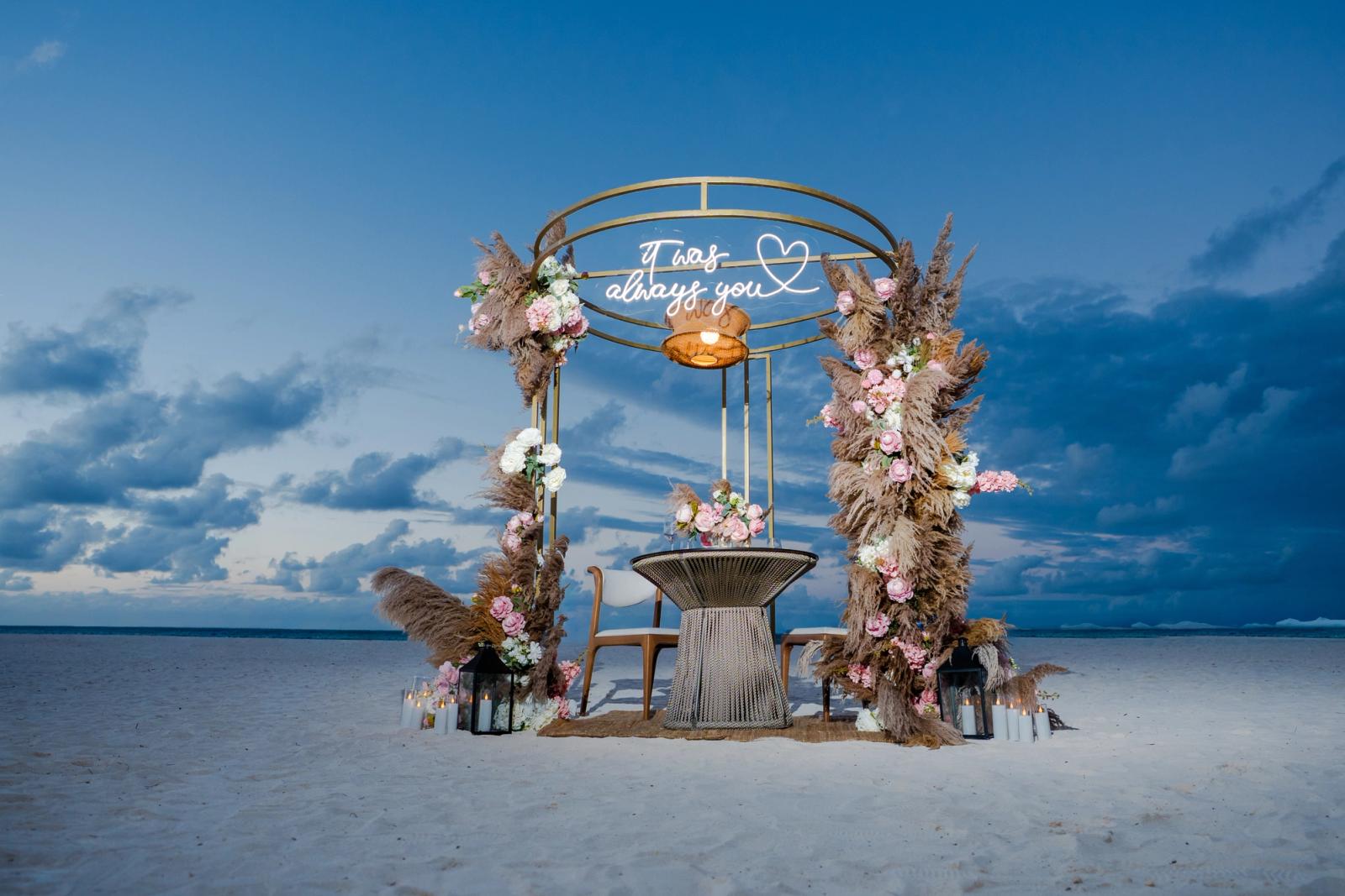 Cozy Love : détail de l’installation 15 sur une plage privée d’Uvero Alto, Punta Cana.