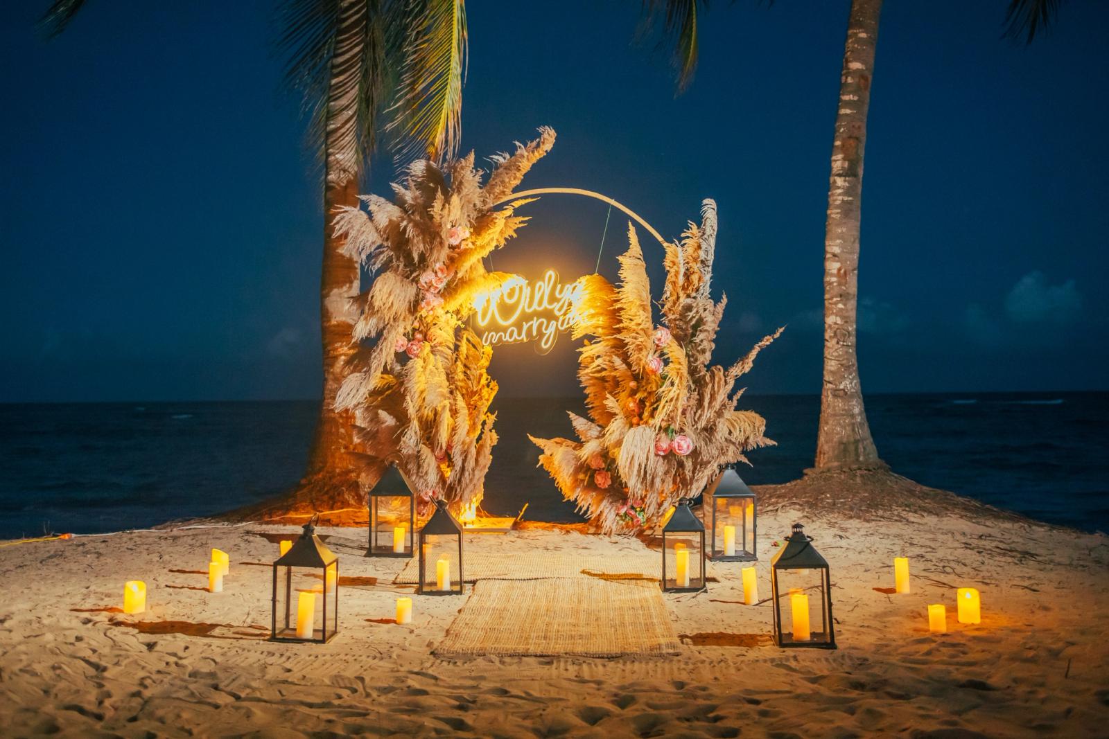 Golden Whisper: detalhe da montagem 6 em uma praia privativa de Uvero Alto, Punta Cana. Golden Whisper: detalhe da montagem 6 em uma praia privativa de Uvero Alto, Punta Cana.