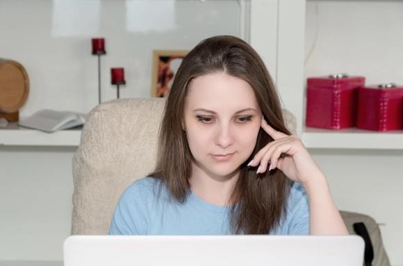 Billede af en potentiel kunde, der har en afklaringssamtale med Session med henblik på coaching i forhold til mental sundhed.