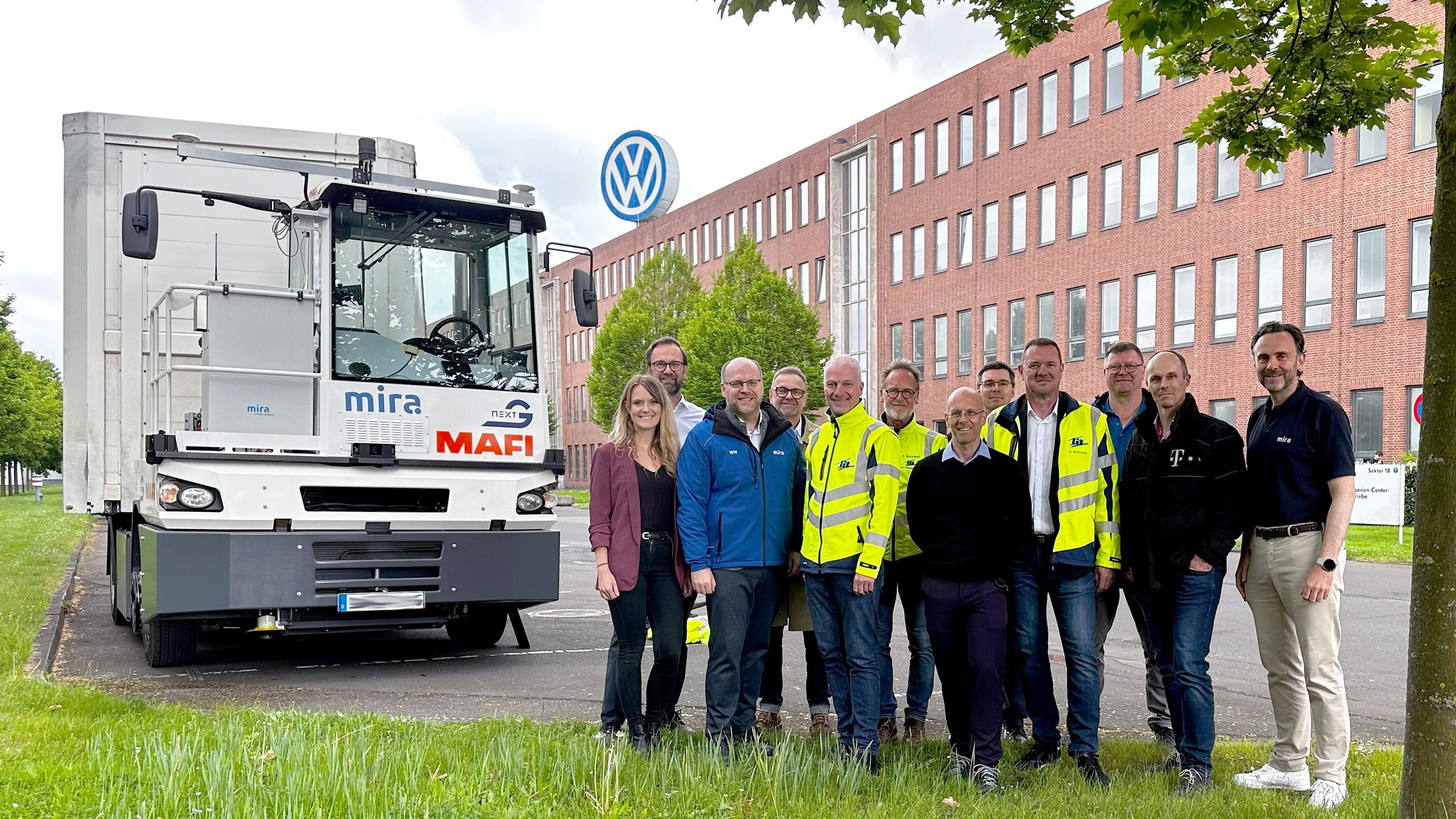 Teleoperation in der Werklogistik: MIRA, Volkswagen und L.I.T. erproben ferngesteuerten LKW in Kassel