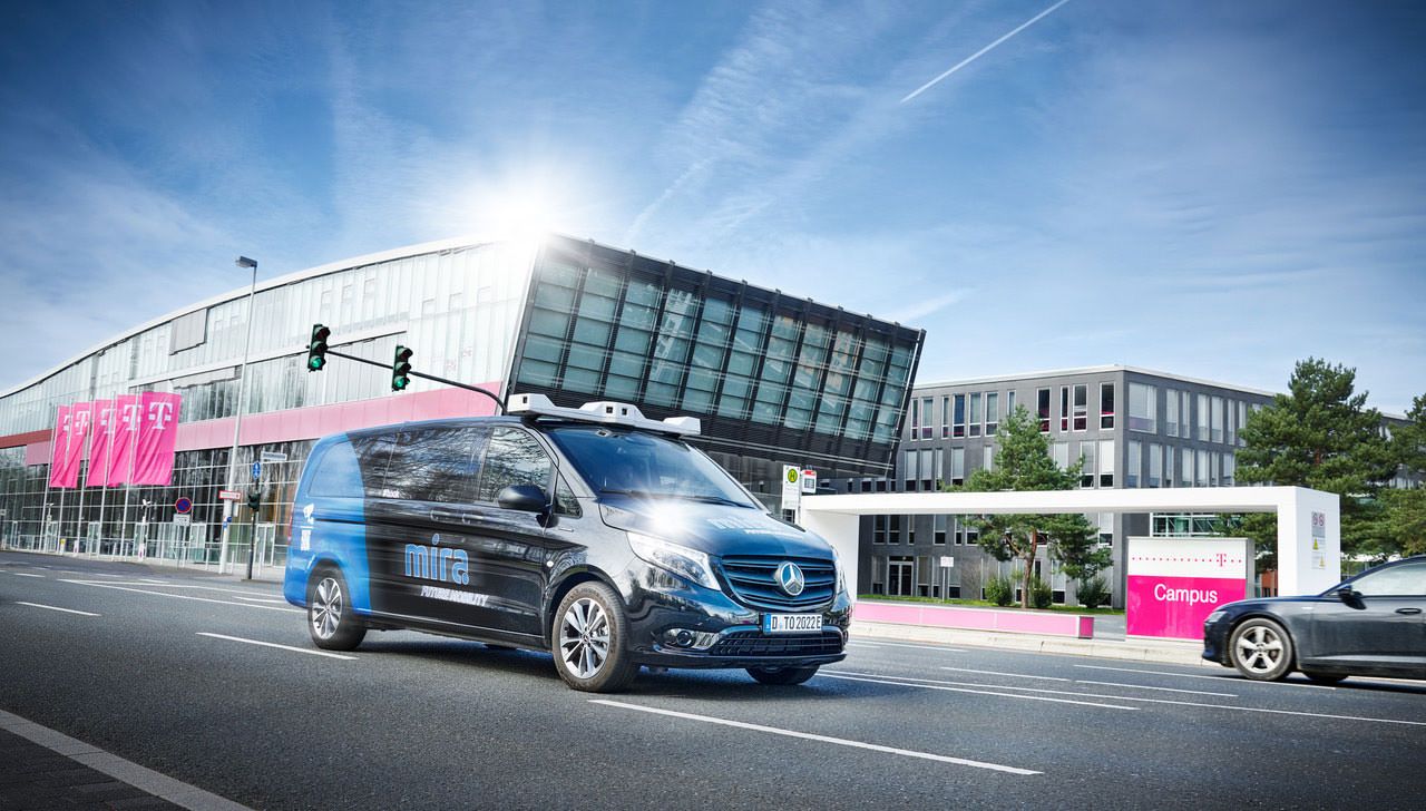 MIRA und Telekom testen ferngesteuerte Shuttles in Bonn.