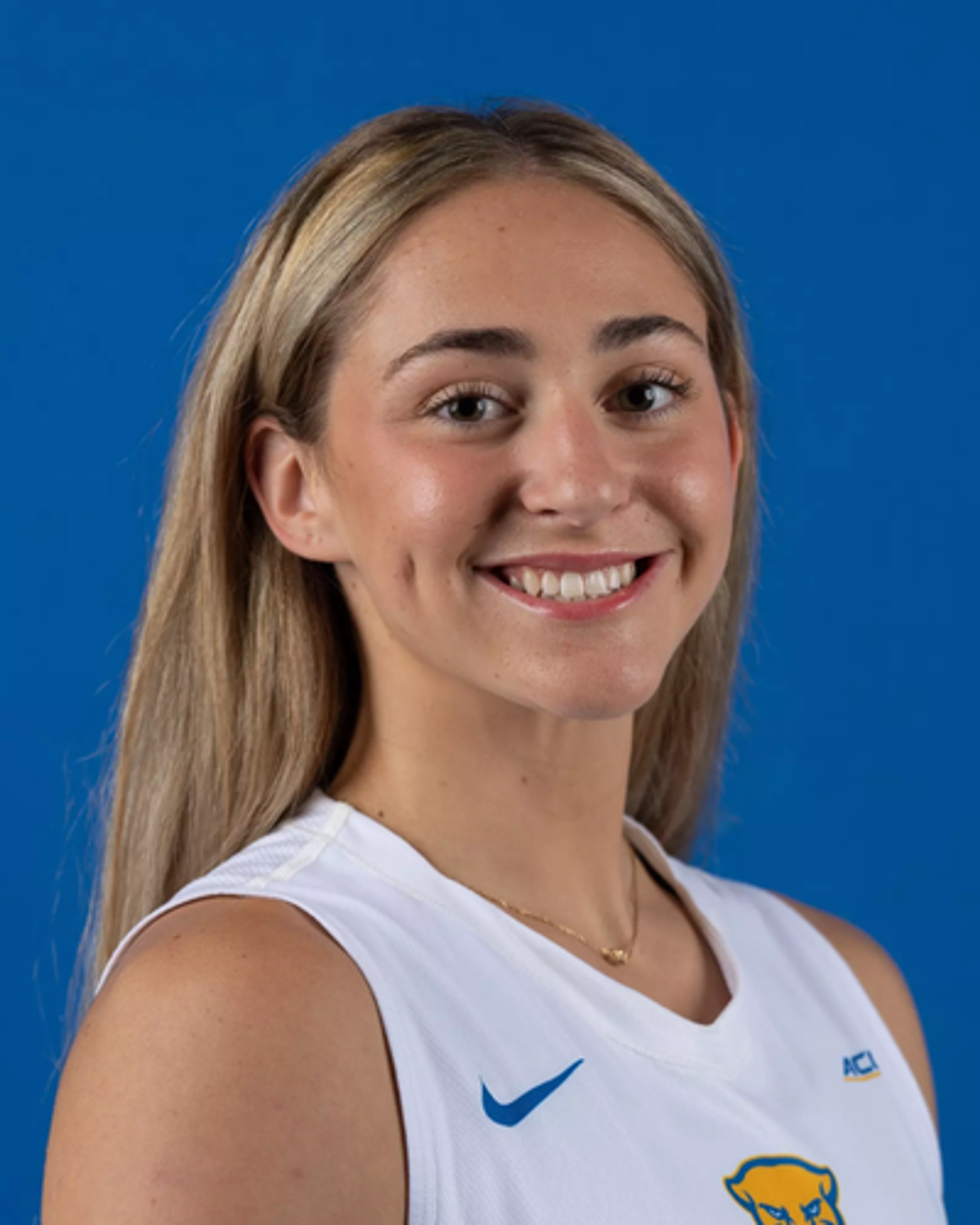 A profile picture for Izzy Starck