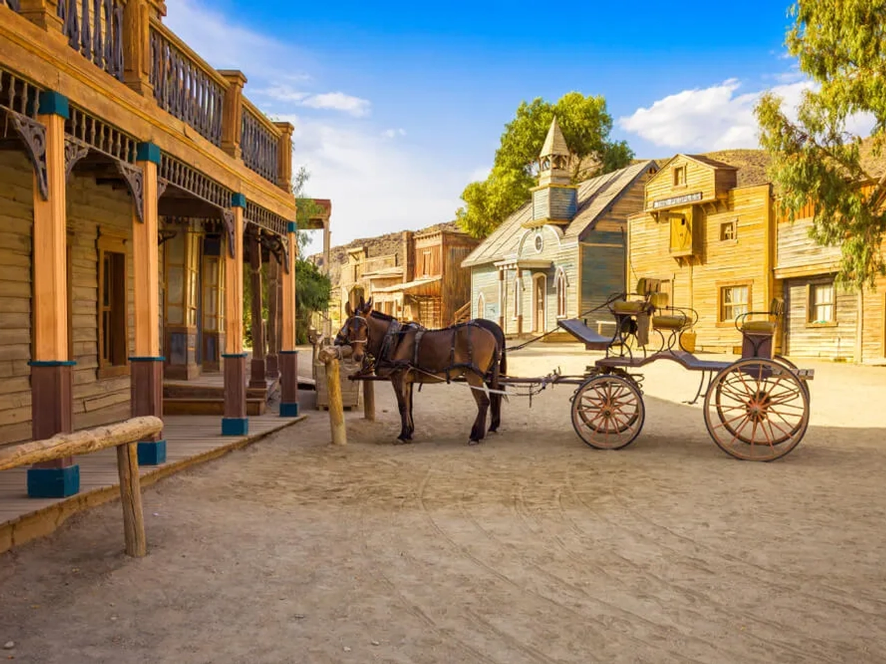 cavalo na rua do oasis minihollywood