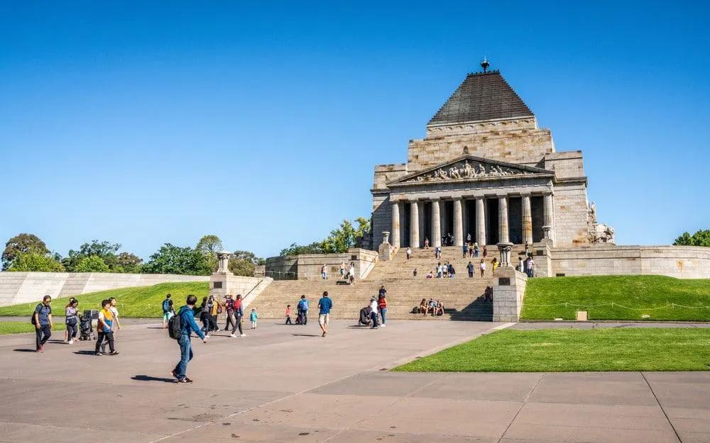Shrine of Remembrance de Melbourne junto al jardín botánico
