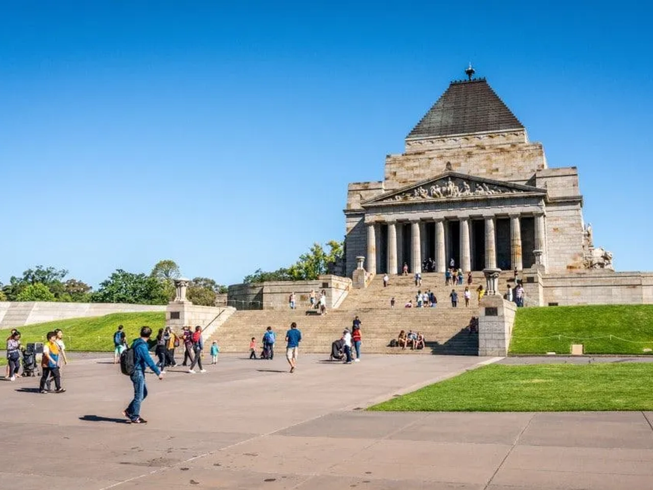 Shrine of Remembrance de Melbourne junto al jardín botánico