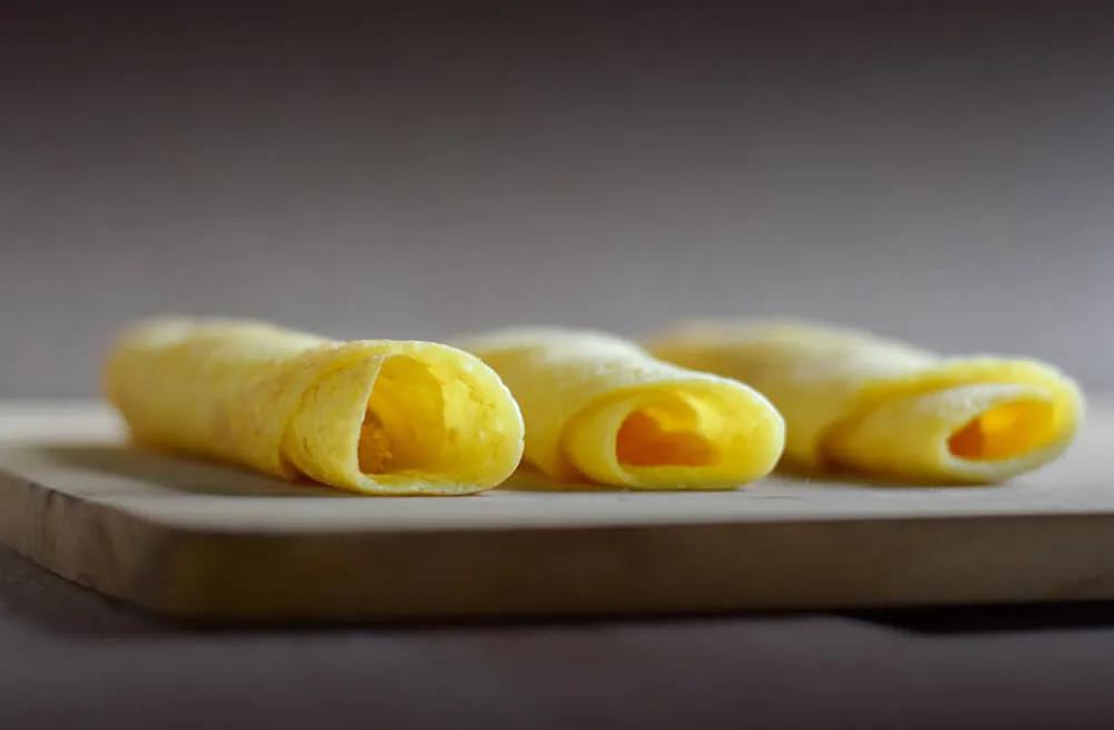 prato com tres panquecas de coco doce