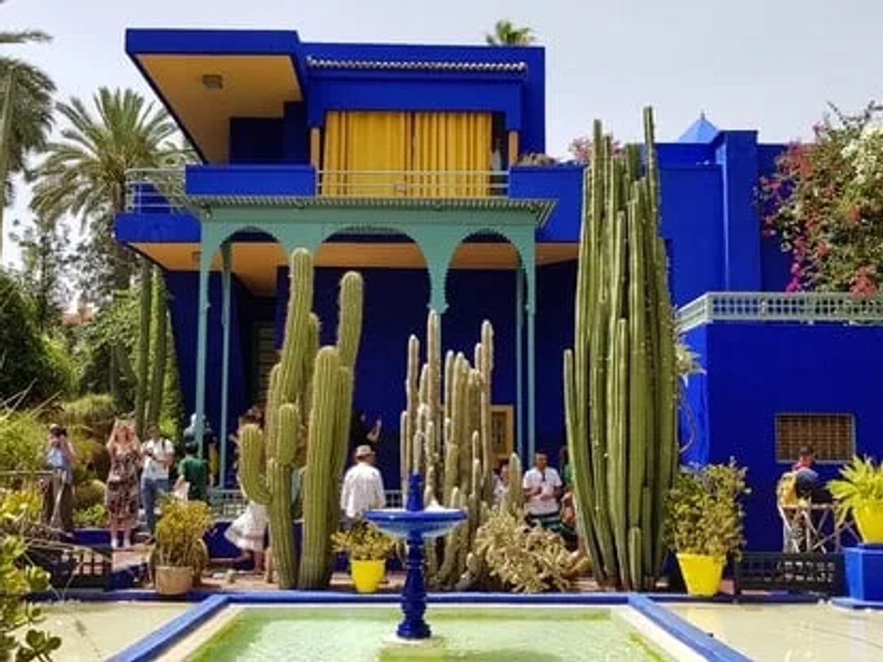 Rue Yves St Laurent em Marrakech