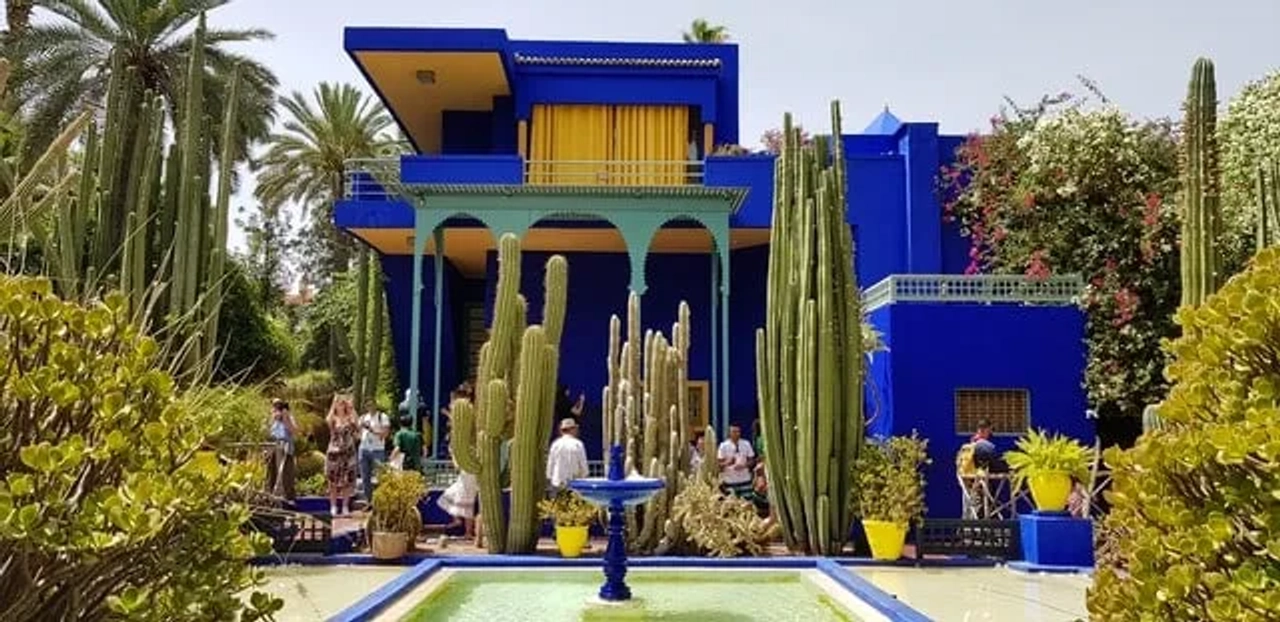Rue Yves St Laurent em Marrakech