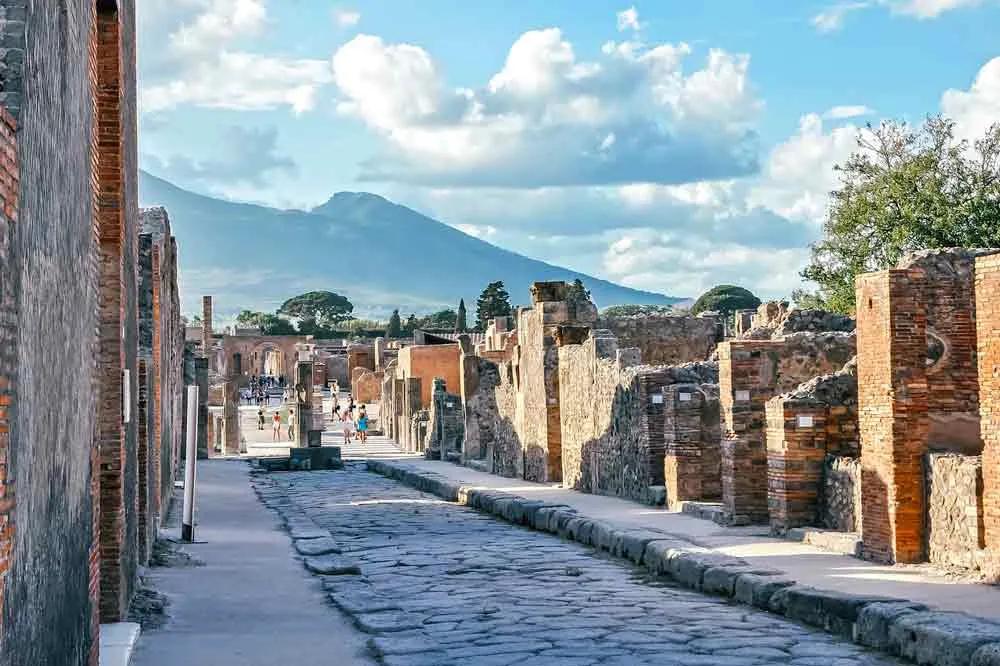 Explorar las ruinas de Pompeya