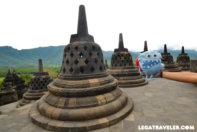 monstruo-come-destinos-borobudur