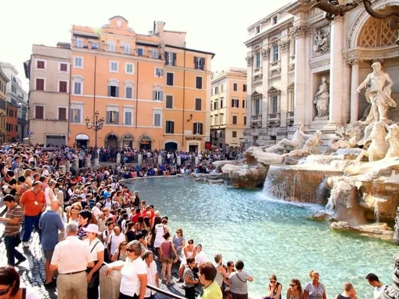 expectativa vs realidad Fontana di Trevi abarrotada