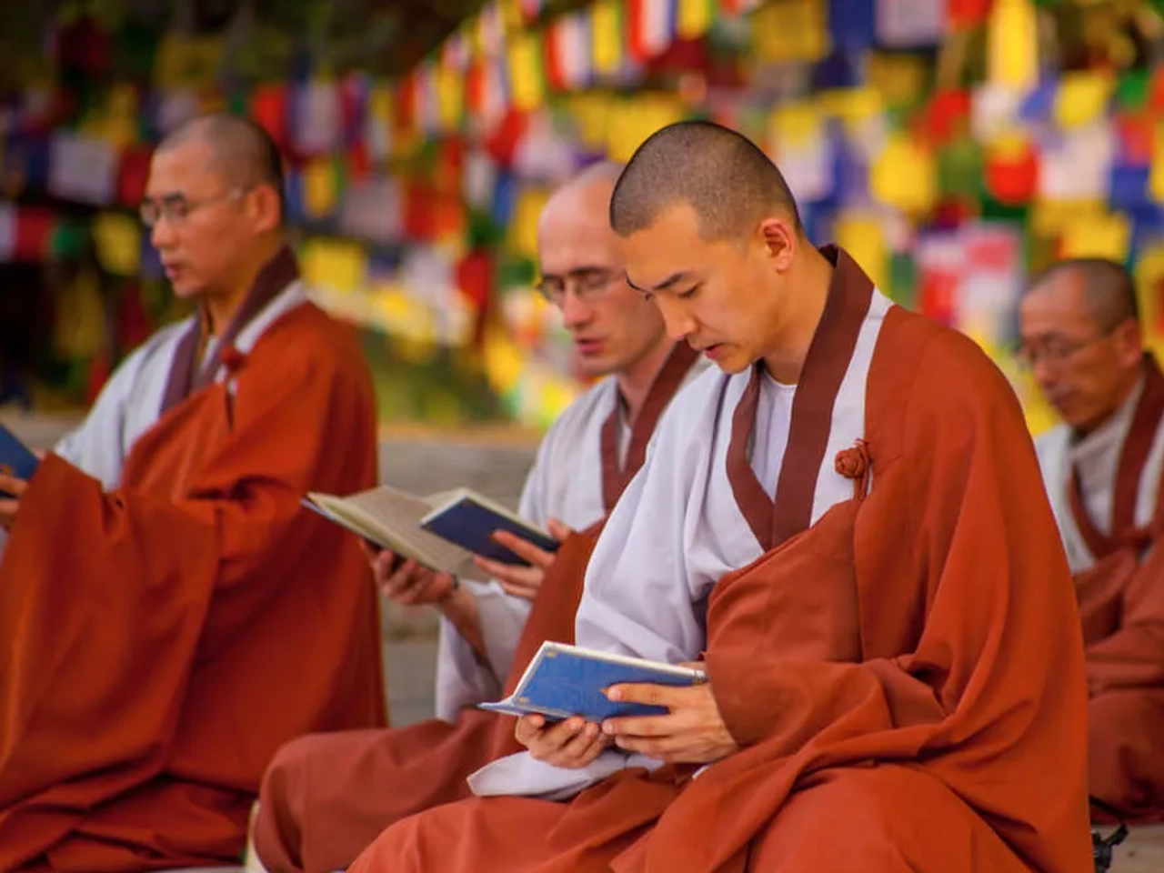 monges budistas no nepal