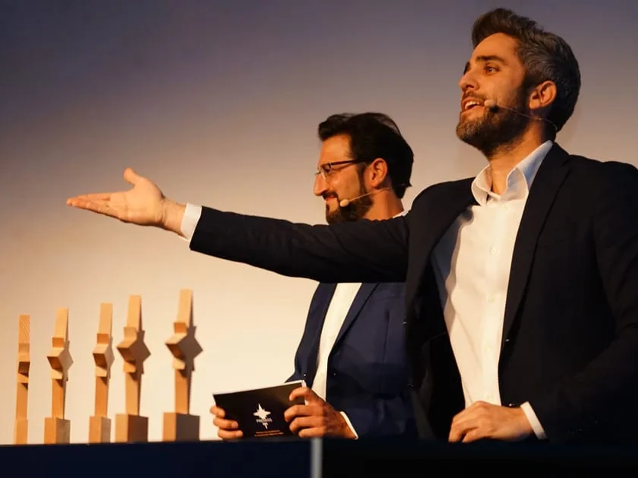 Presentadores de los Premios IATI 2022