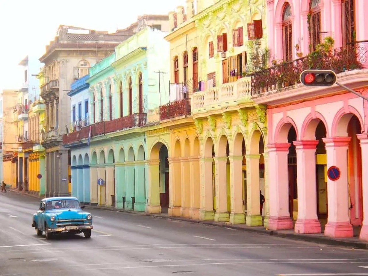 prédios às cores em cuba