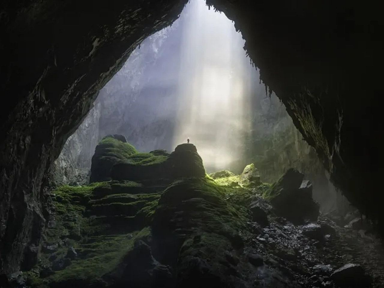entrada da gruta son doong vista desde dentro