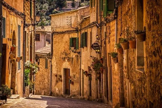 rua em valldemossa em espanha
