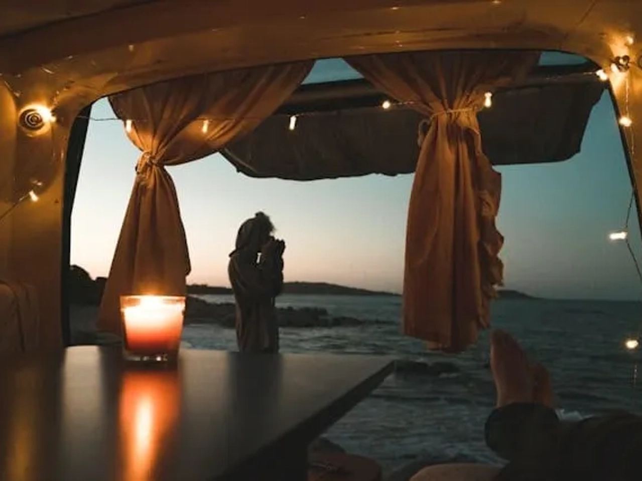 men inside an autocaravane watching the view to travel on a budget