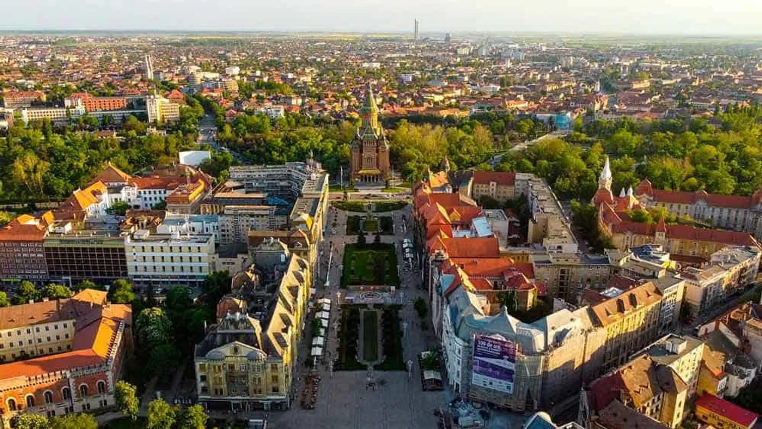 Piata Victoriei (Plaza de la Victoria) y la Catedral Metropolitana